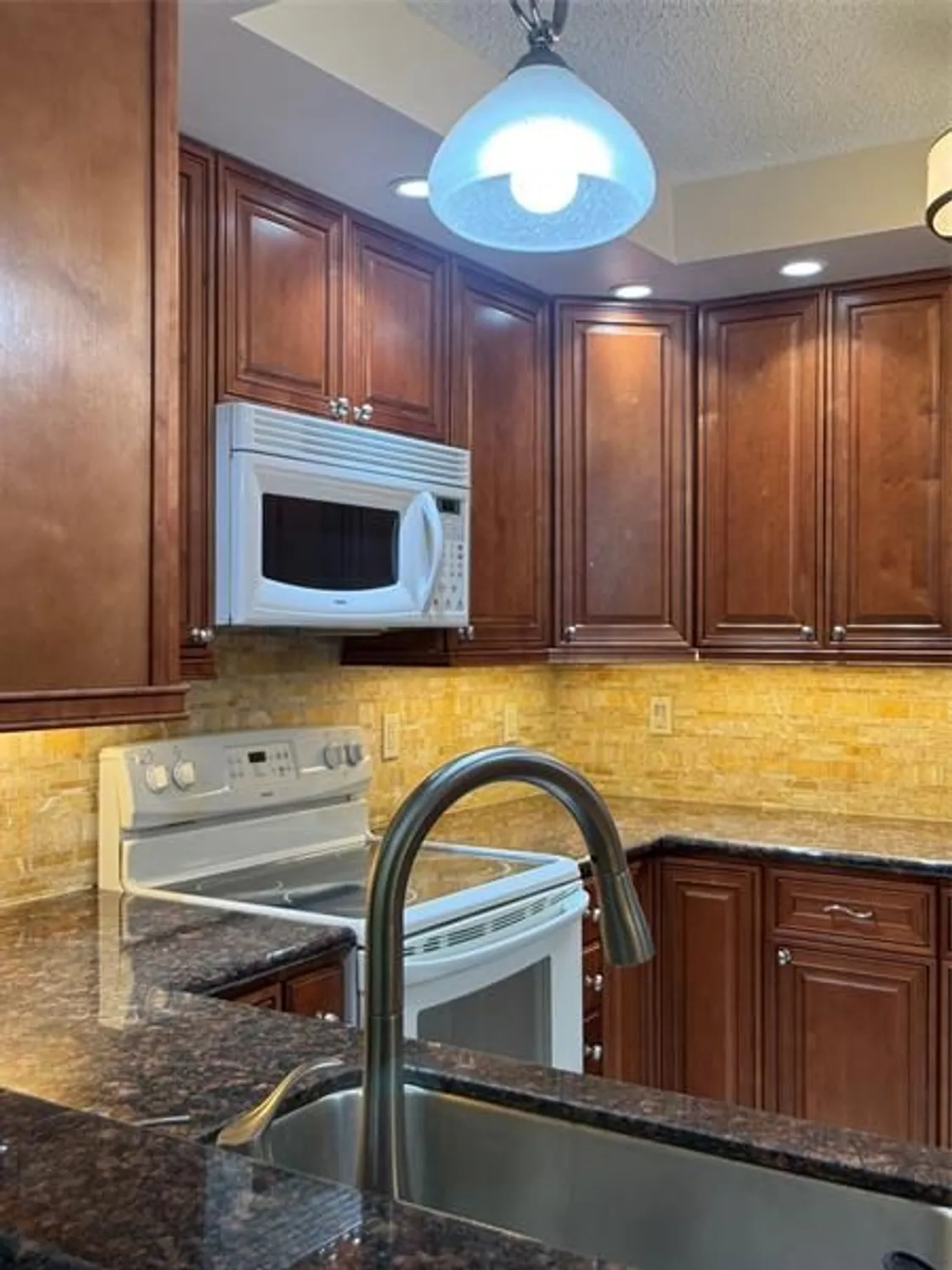 Property Slideshow image 18 of 36 | 9245 flynn cir apt 8, Boca Raton, FL, 33496