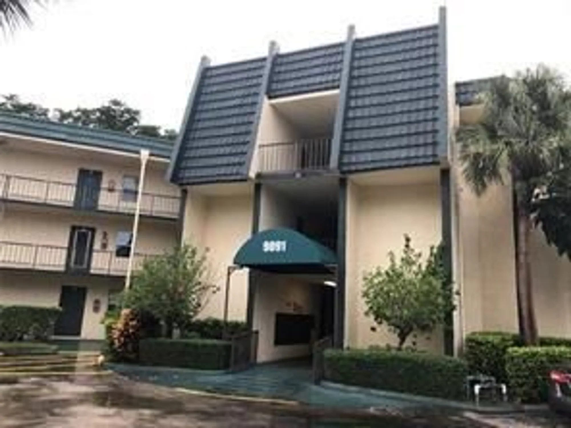 Property Slideshow image 2 of 25 | 9091 lime bay blvd apt 304, Tamarac, FL, 33321