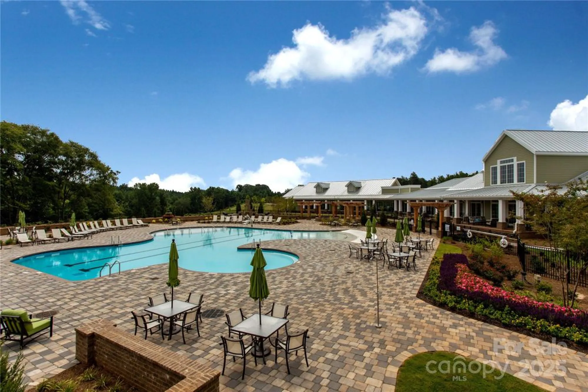 Property Slideshow image 18 of 19 | 8921 silver springs ct, Charlotte, NC, 28215