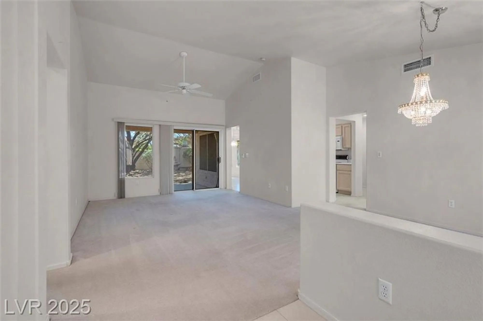 Property Slideshow image 6 of 38 | 10013 cresent creek dr, Las Vegas, NV, 89134