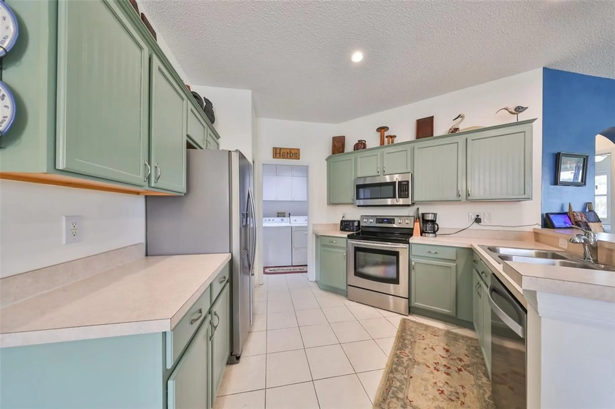 Property Slideshow image 13 of 41 | 2019 acadia greens dr, Sun City Center, FL, 33573