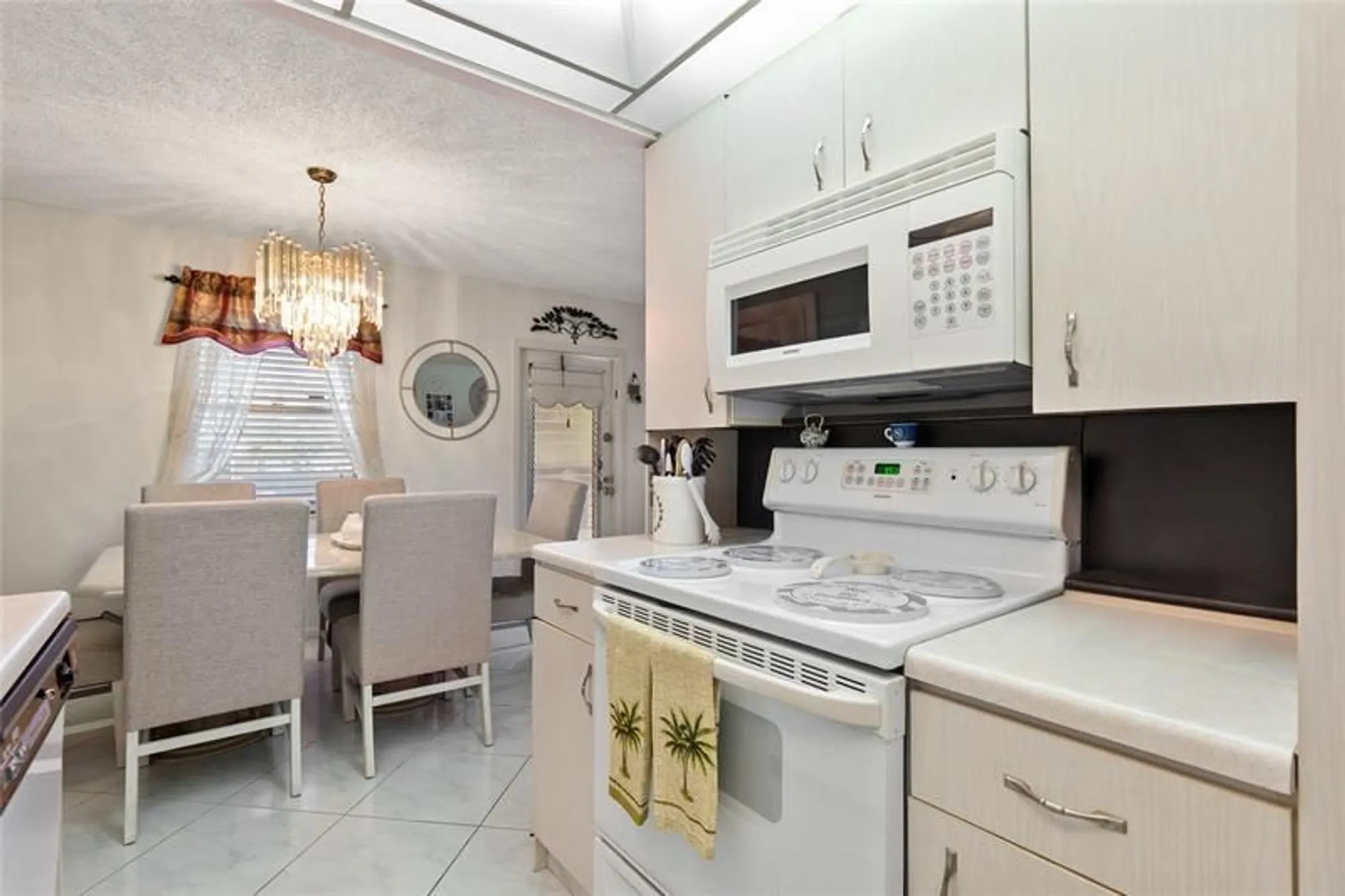 Property Slideshow image 9 of 35 | 2058 newport n # 2058, Deerfield Beach, FL, 33442