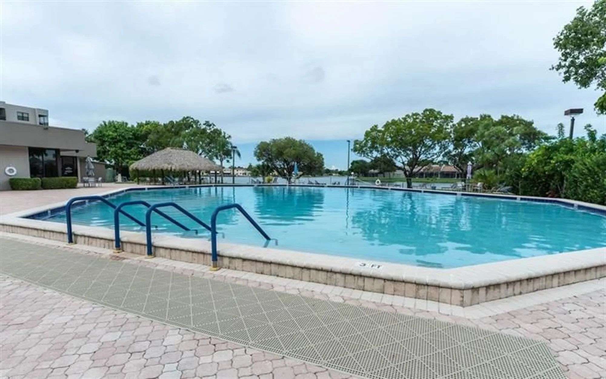 Property Slideshow image 45 of 60 | 900 colony point cir 407, Pembroke Pines, FL, 33026