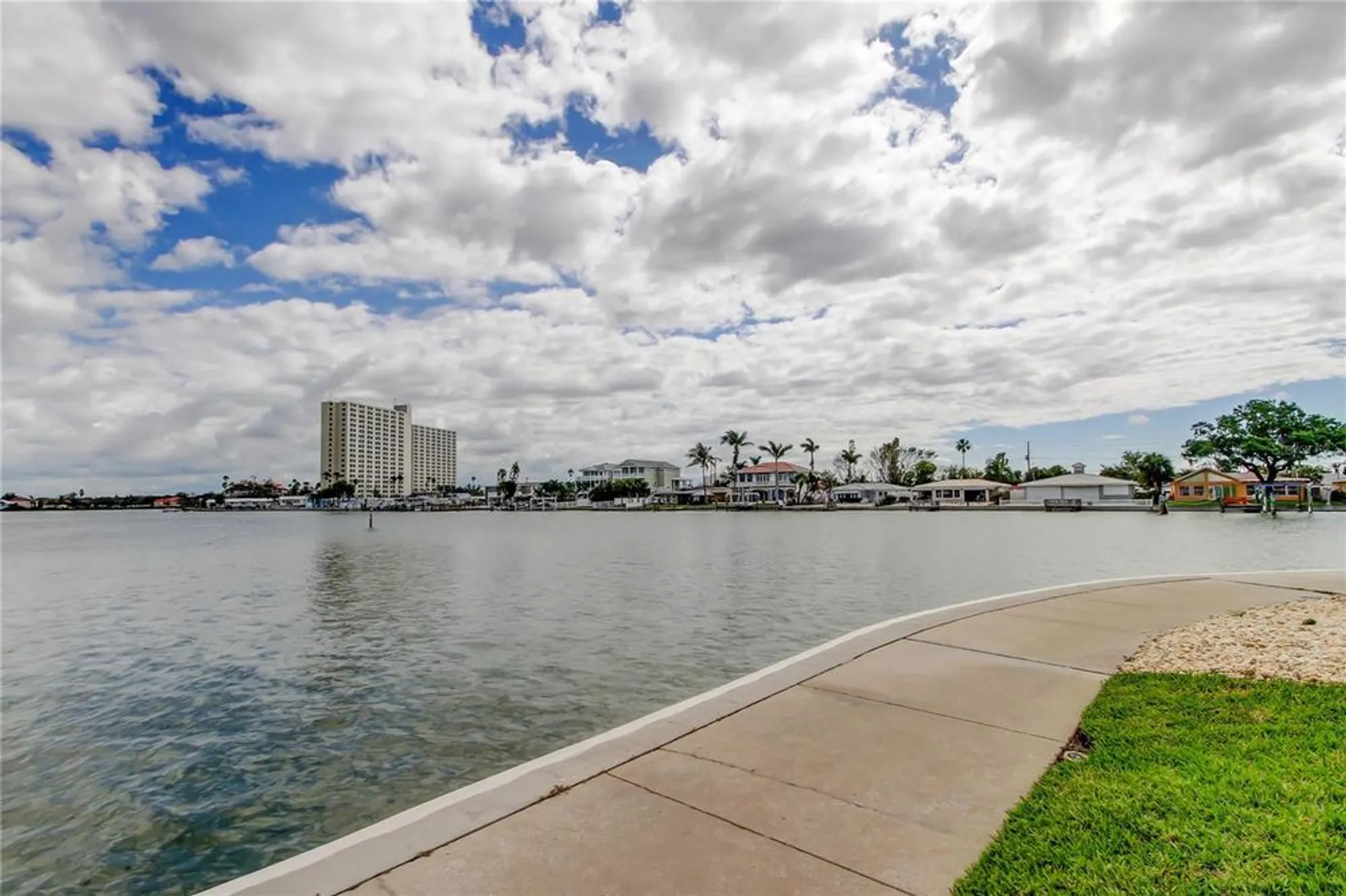 Property Slideshow image 8 of 45 | 7425 bay island dr 203, South Pasadena, FL, 33707