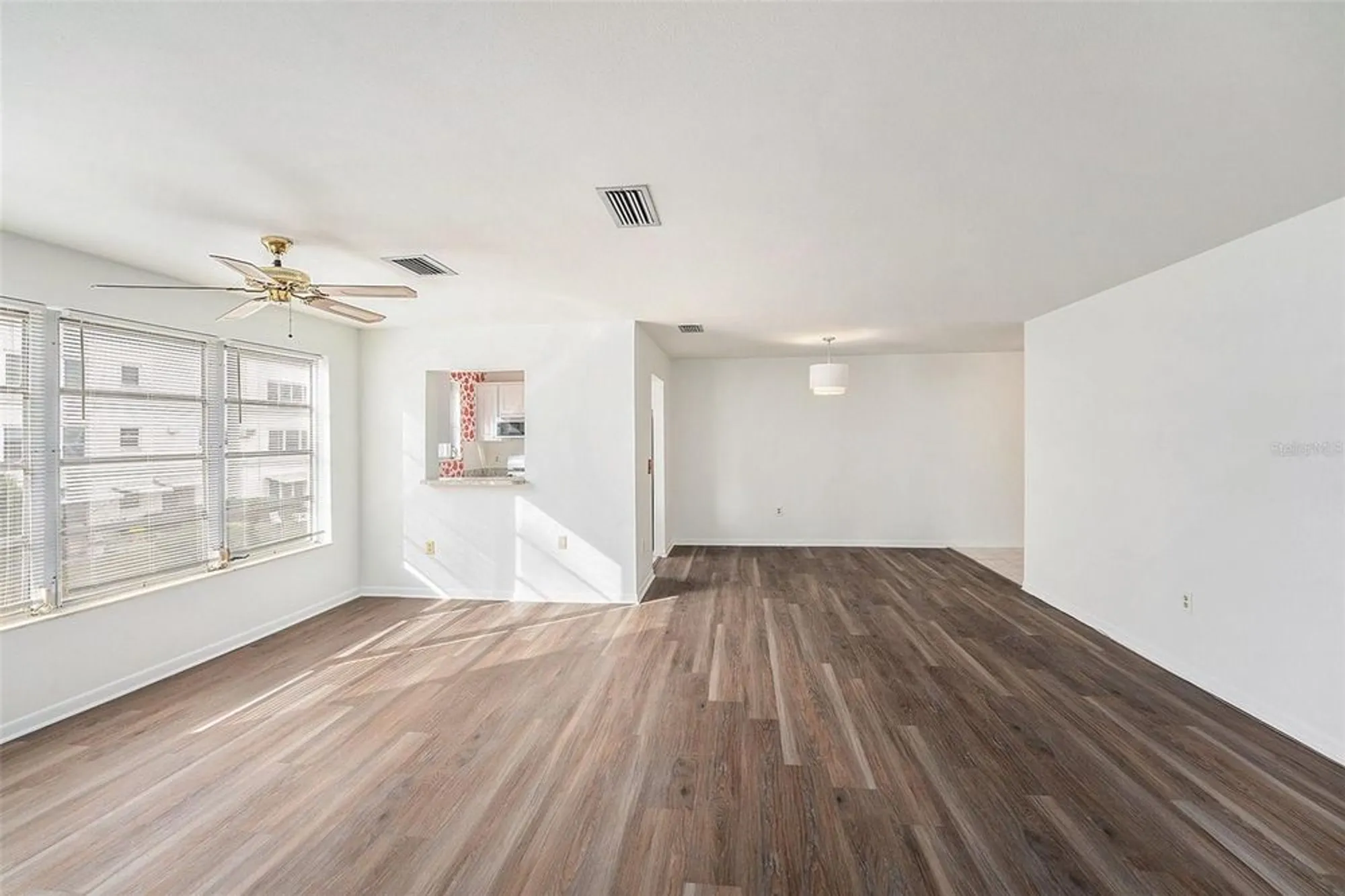 Property Slideshow image 8 of 37 | 5623 80th st n unit 211, St Petersburg, FL, 33709