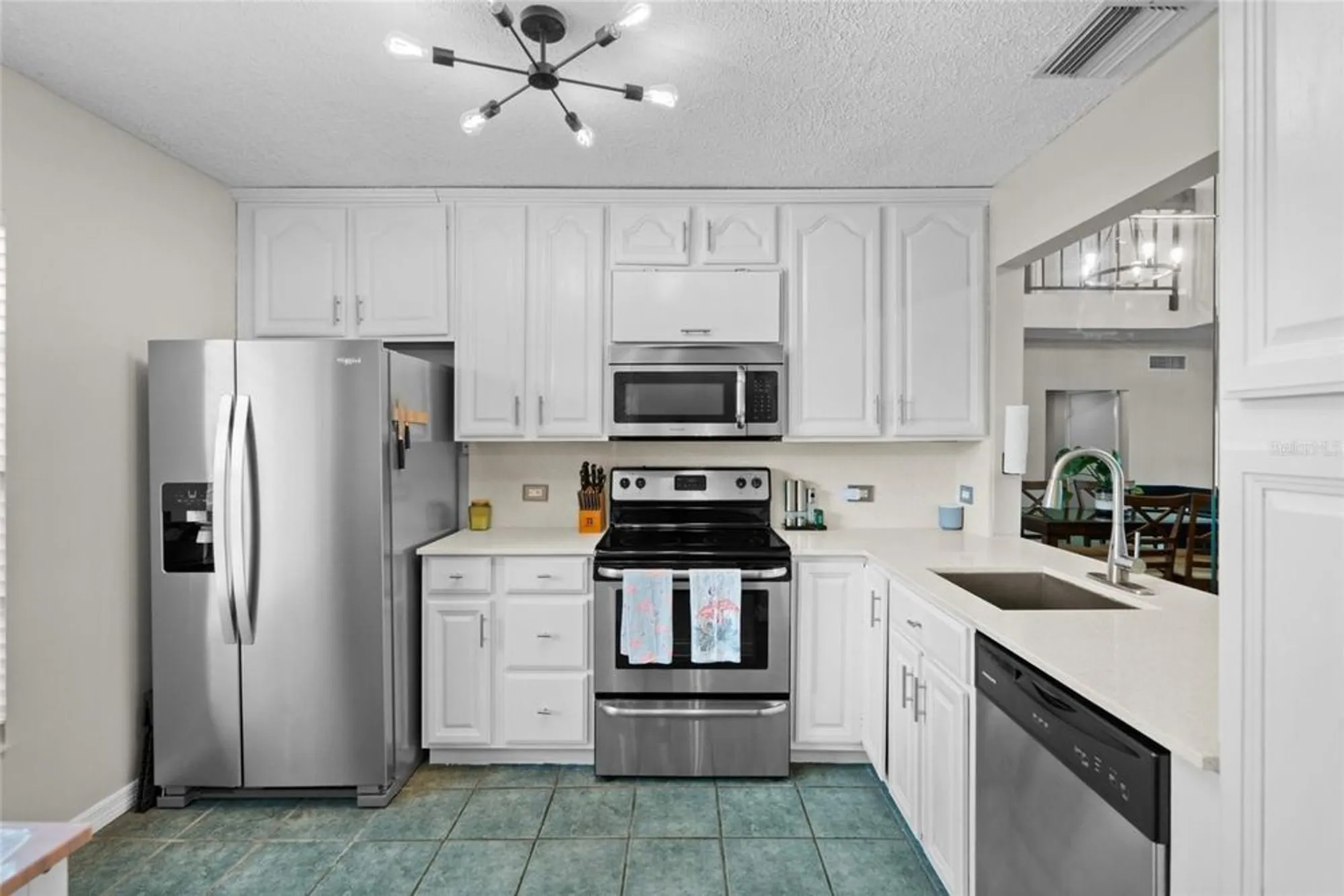 Property Slideshow image 14 of 52 | 6140 sun blvd unit 7, St Petersburg, FL, 33715