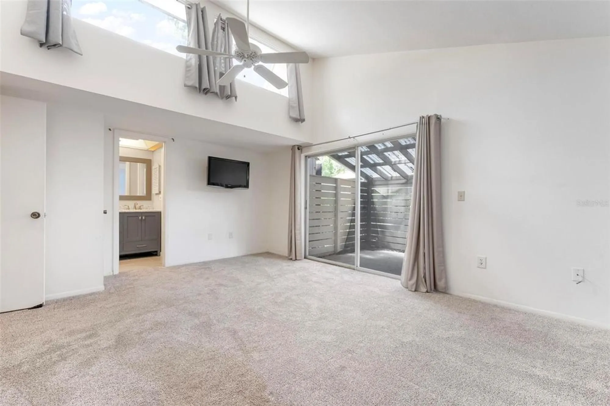 Property Slideshow image 18 of 25 | 2227 circlewood dr # 52, Sarasota, FL, 34231