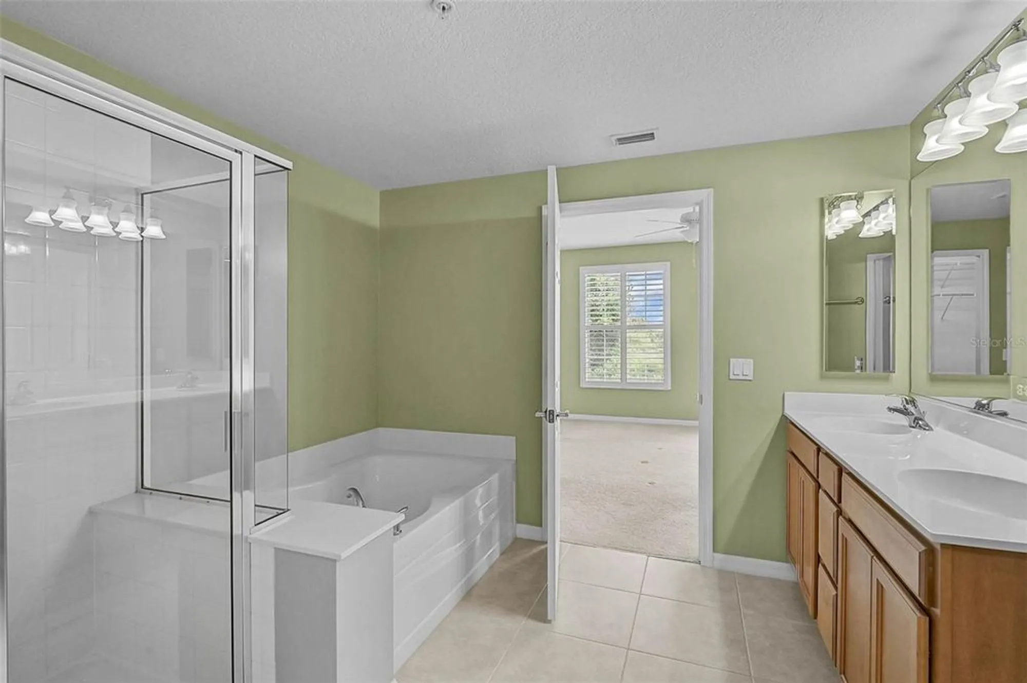 Property Slideshow image 18 of 38 | 1257 burgos dr 302, Sarasota, FL, 34238