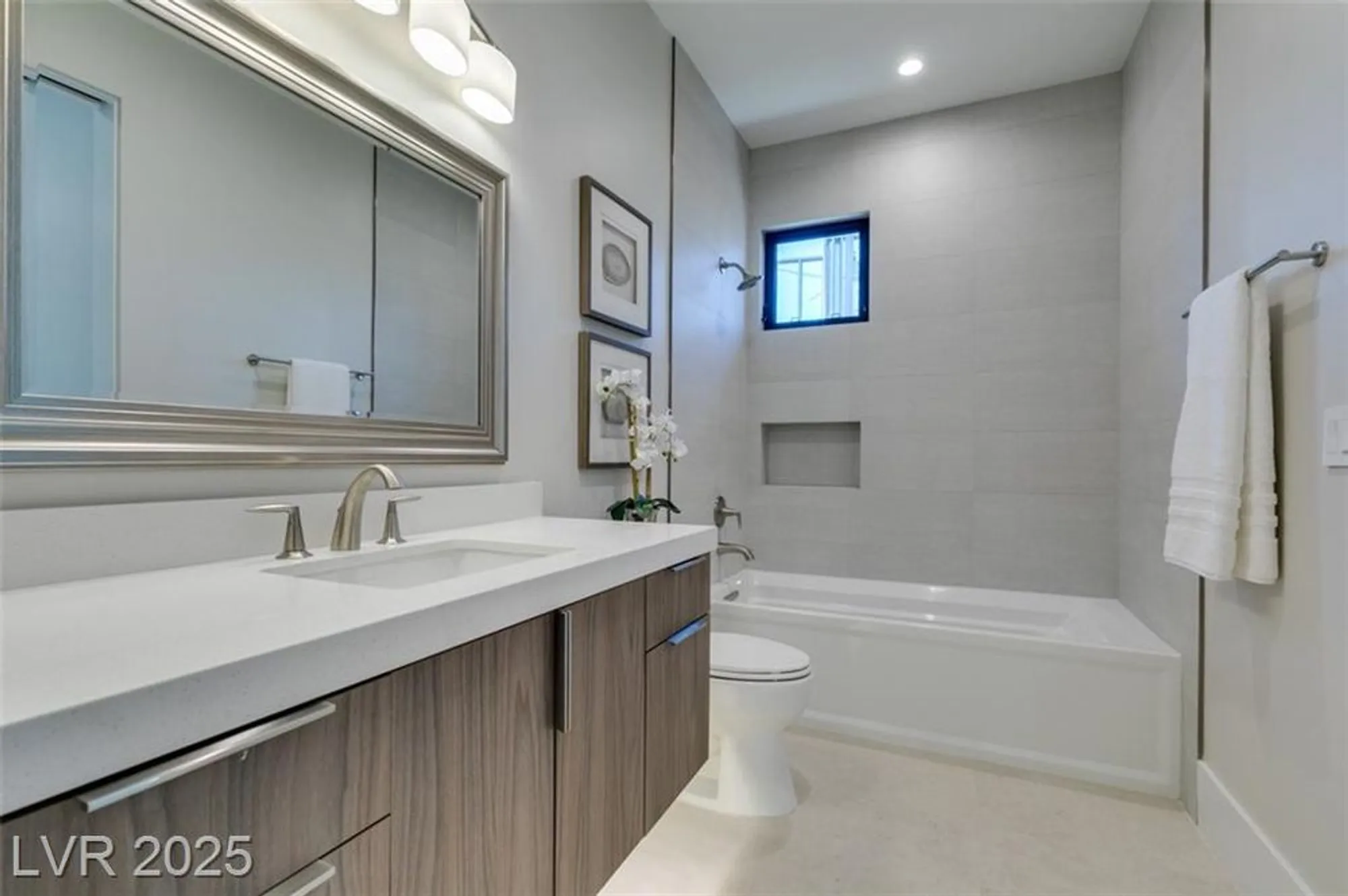 Property Slideshow image 25 of 48 | 40 reflection shores ln, Henderson, NV, 89011