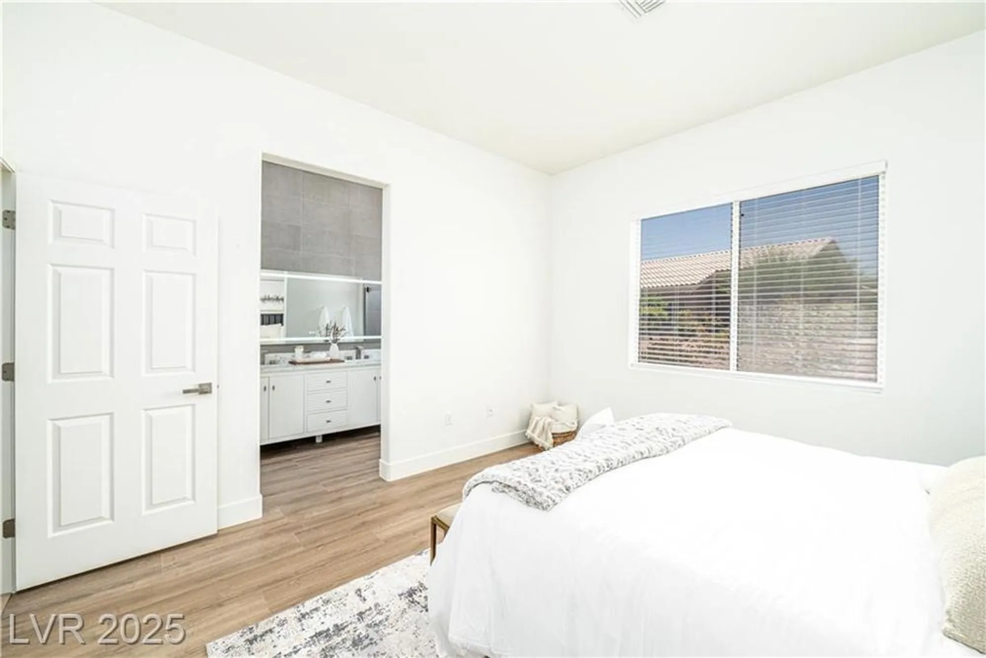 Property Slideshow image 14 of 37 | 10301 coal creek pl, Las Vegas, NV, 89134