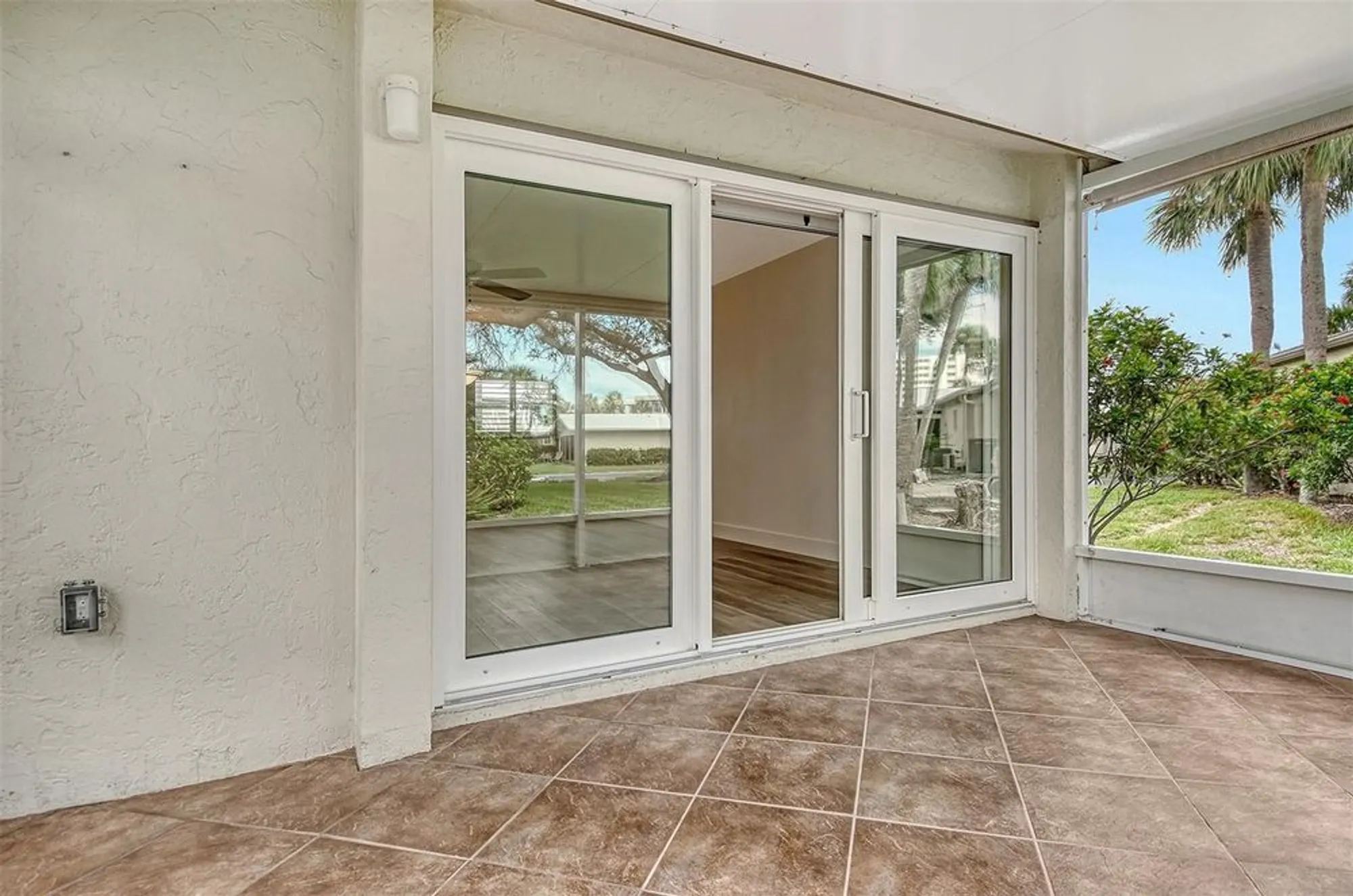 Property Slideshow image 14 of 65 | 119 whispering sands cir # v36, Sarasota, FL, 34242
