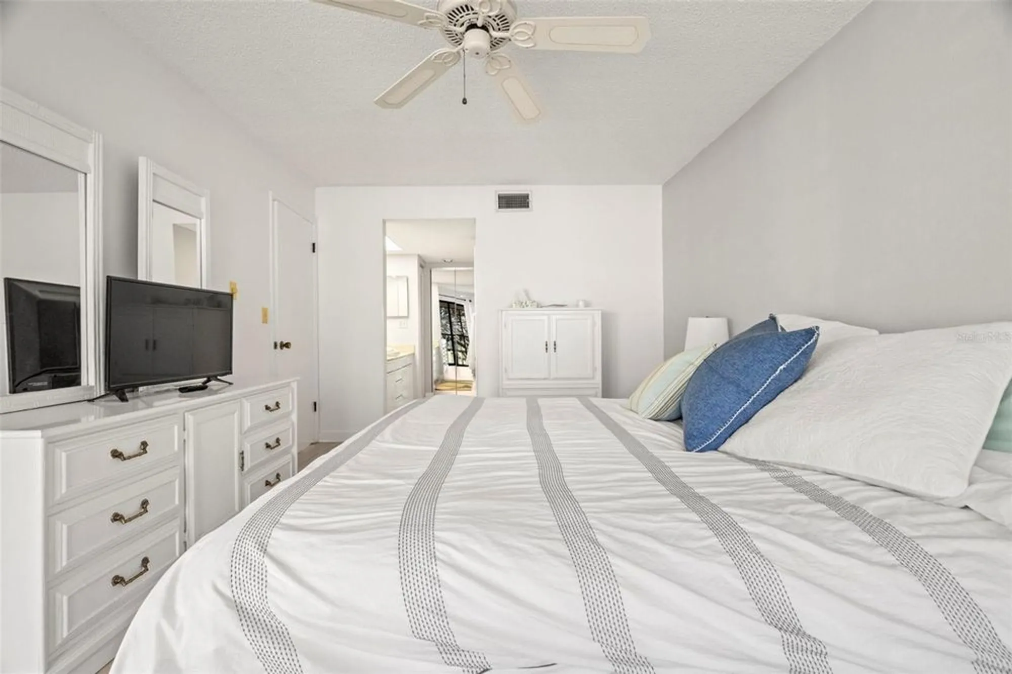 Property Slideshow image 14 of 24 | 1728 golfview dr # 1728, Tarpon Springs, FL, 34689