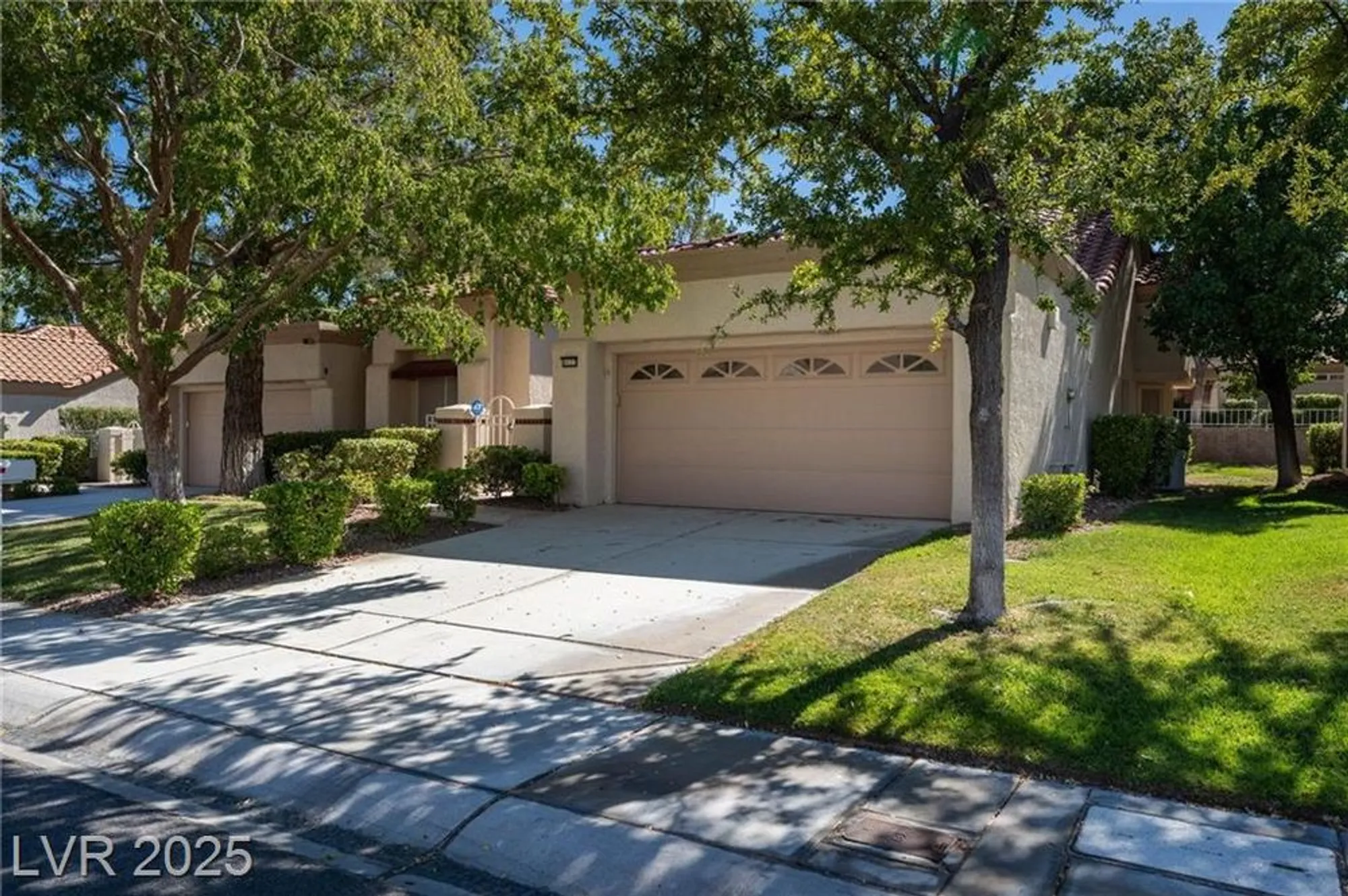 Property Slideshow image 11 of 61 | 8537 glenmount dr, Las Vegas, NV, 89134