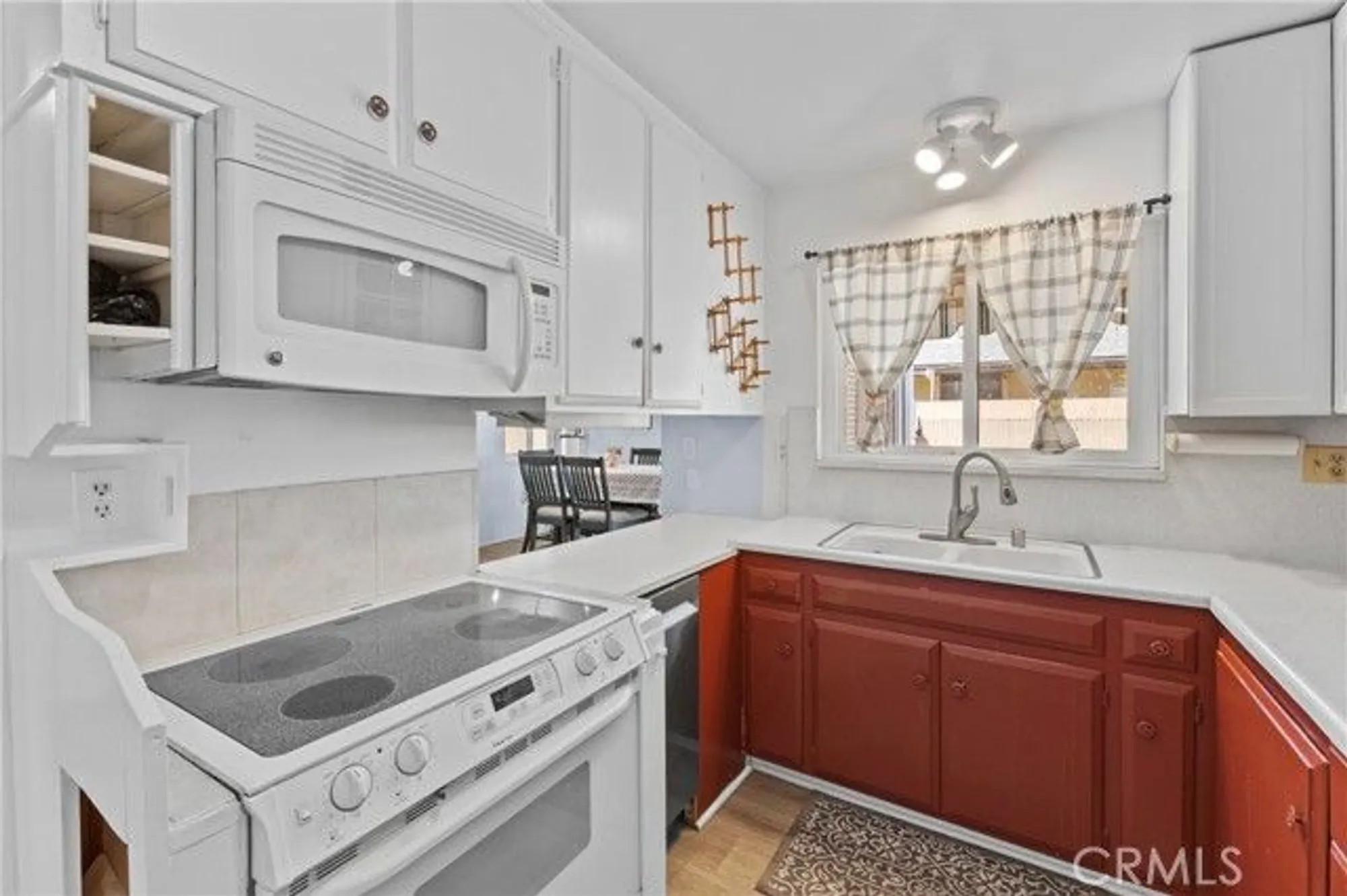 Property Slideshow image 8 of 41 | 541 shasta way, Hemet, CA, 92543