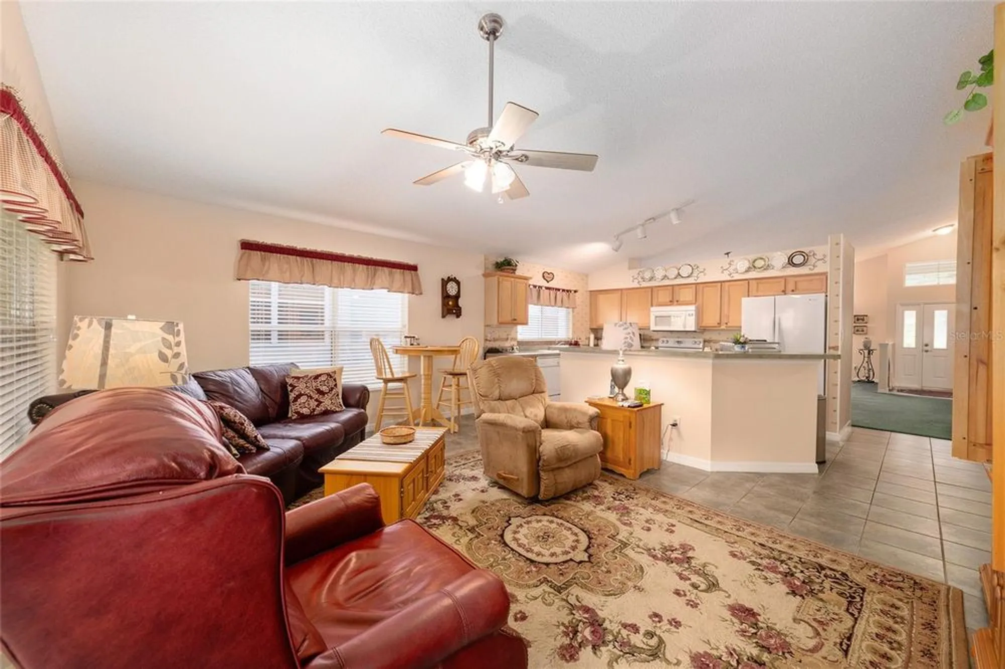 Property Slideshow image 13 of 37 | 24817 cranes roost cir, Leesburg, FL, 34748
