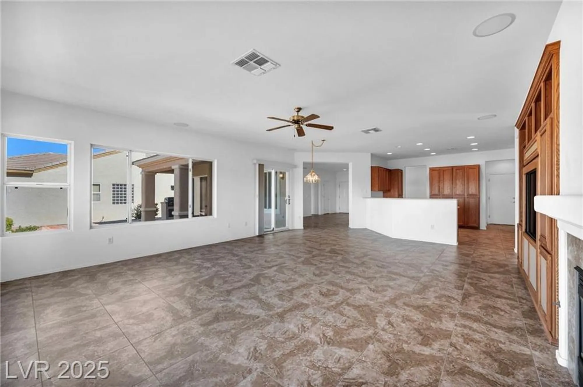 Property Slideshow image 14 of 71 | 2567 evening sky dr, Henderson, NV, 89052