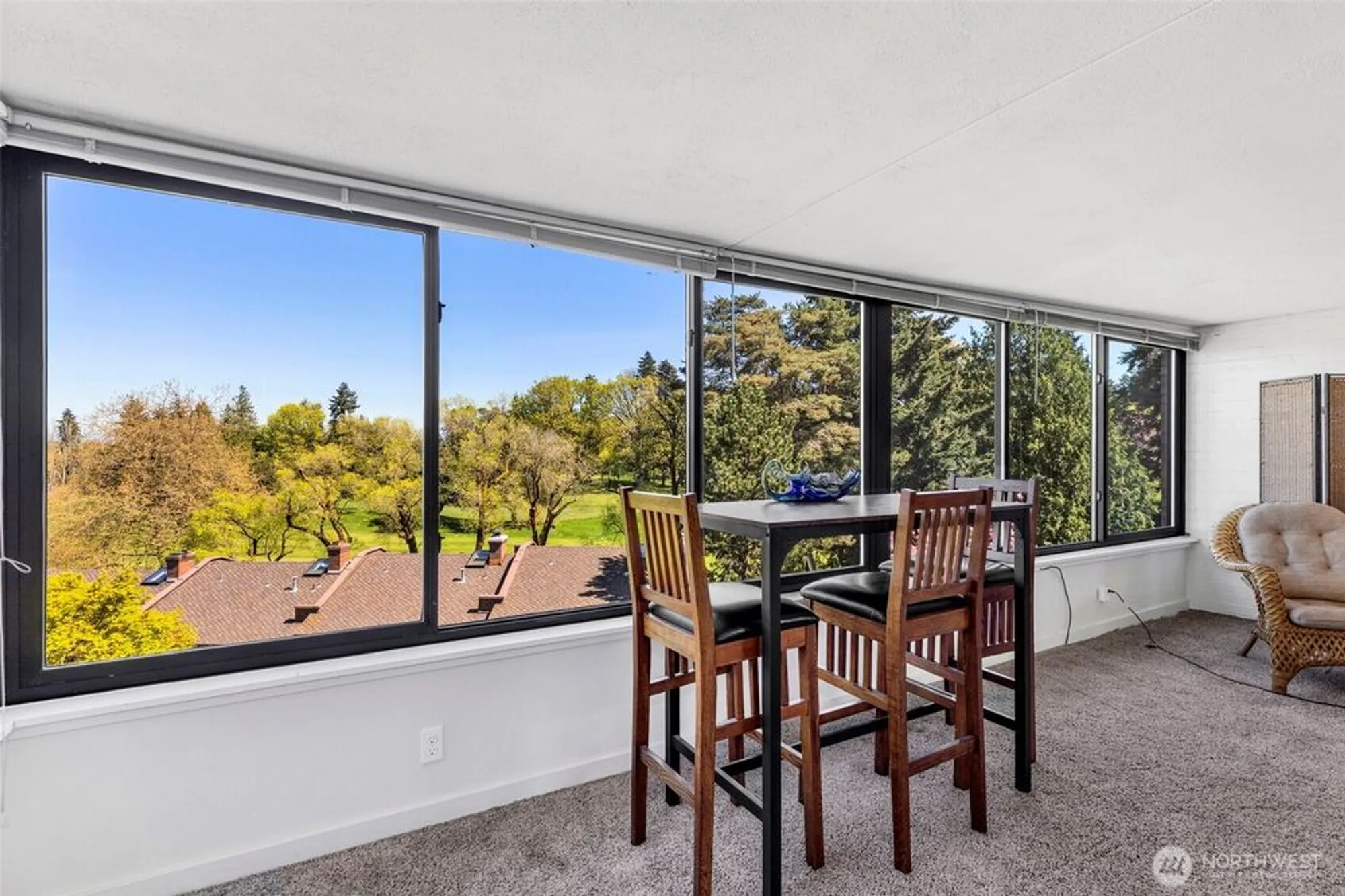 Property Slideshow image 16 of 39 | 10911 glen acres dr d, Seattle, WA, 98168