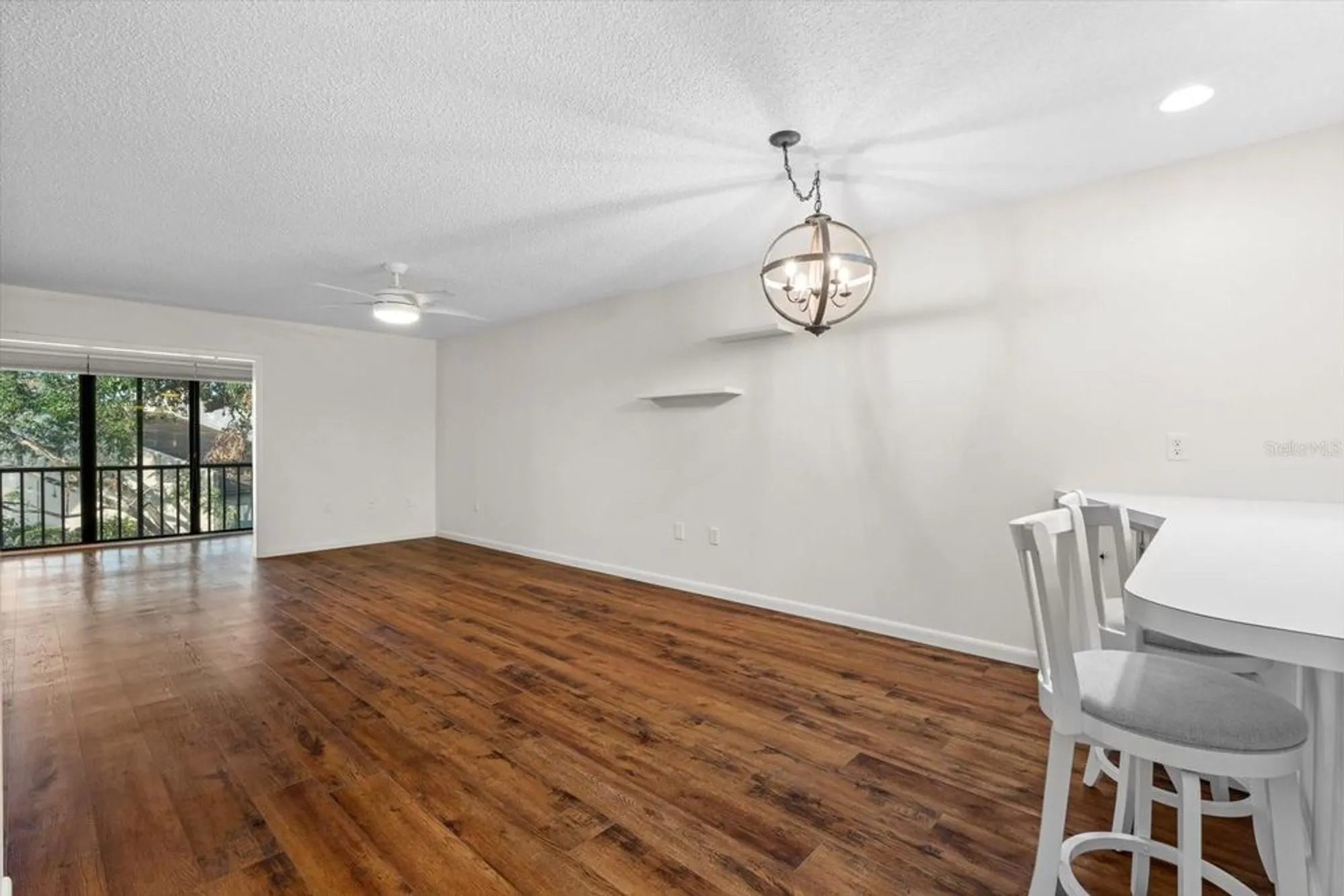 Property Slideshow image 11 of 33 | 2522 clubhouse dr unit 204, Sarasota, FL, 34232