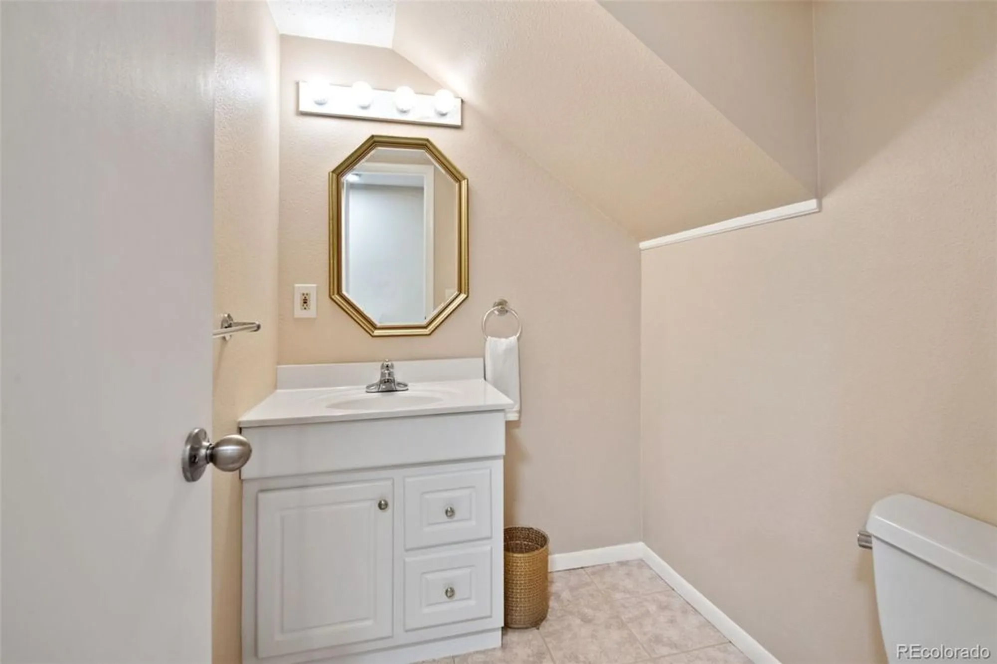 Property Slideshow image 13 of 26 | 7433 w cedar cir, Lakewood, CO, 80226