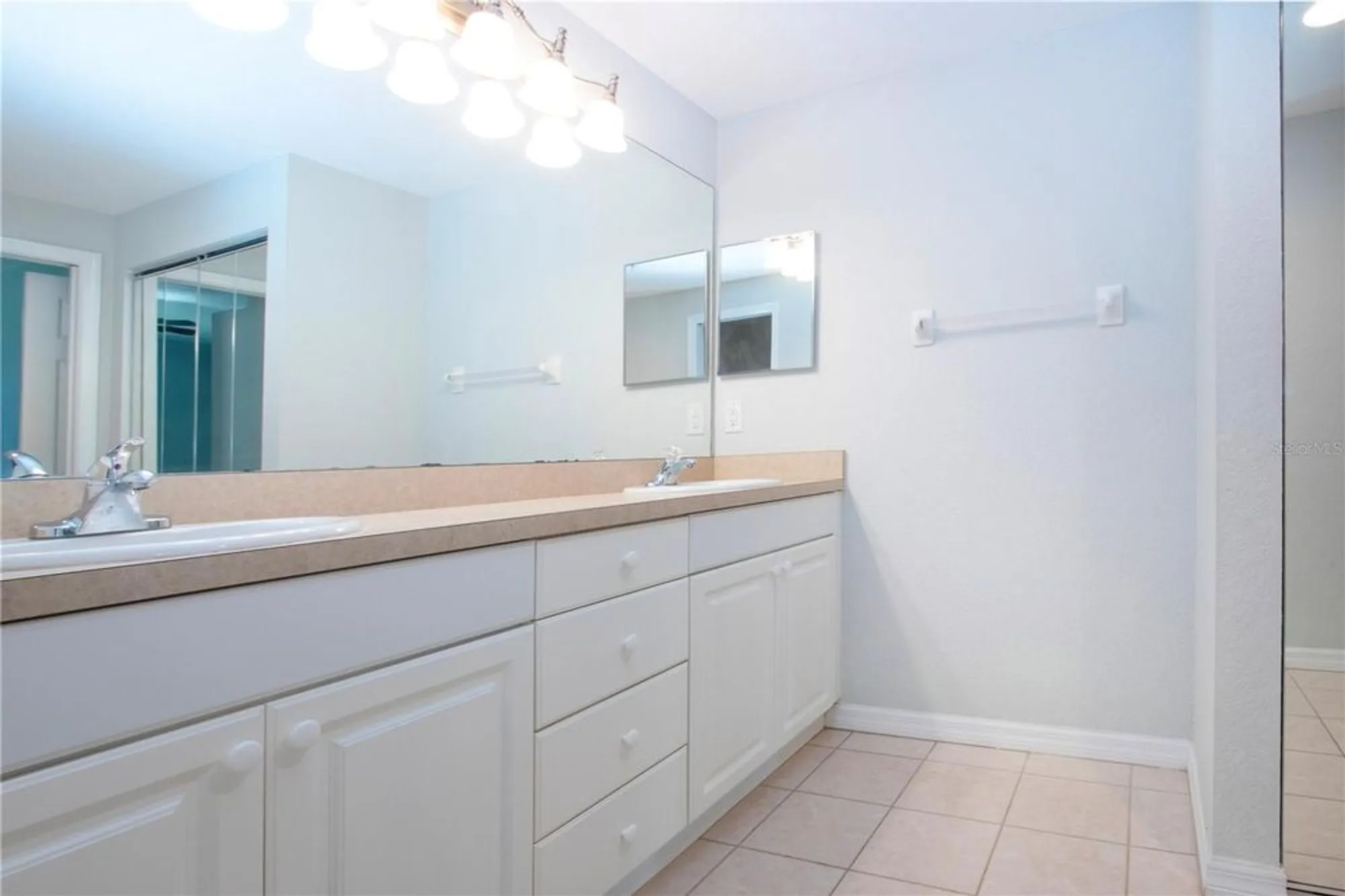 Property Slideshow image 33 of 71 | 6426 bay cedar ln # 101, Bradenton, FL, 34203