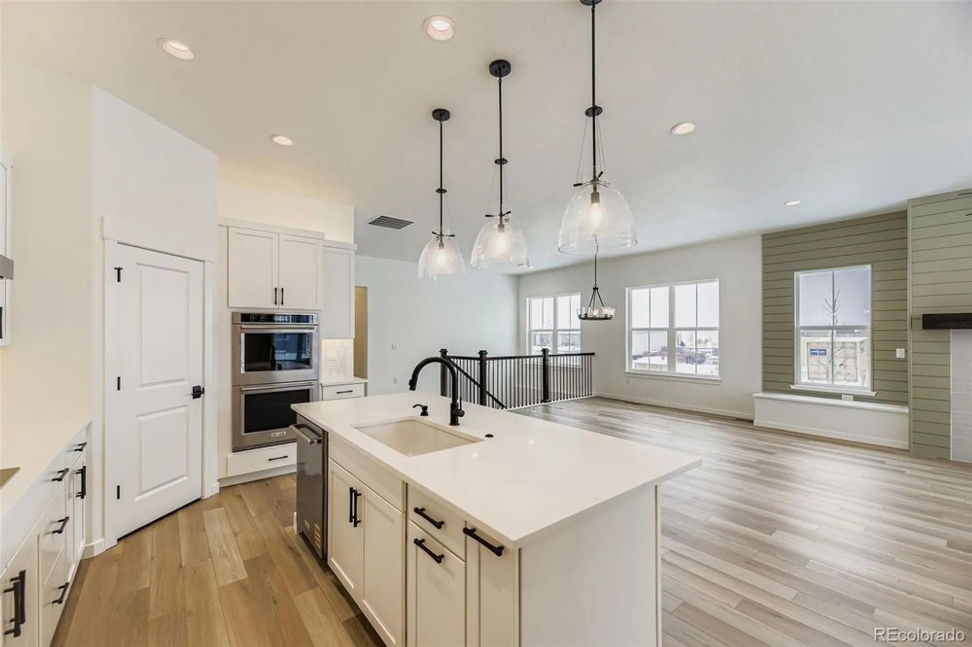 Property Slideshow image 9 of 26 | 8902 s riviera way, Aurora, CO, 80016