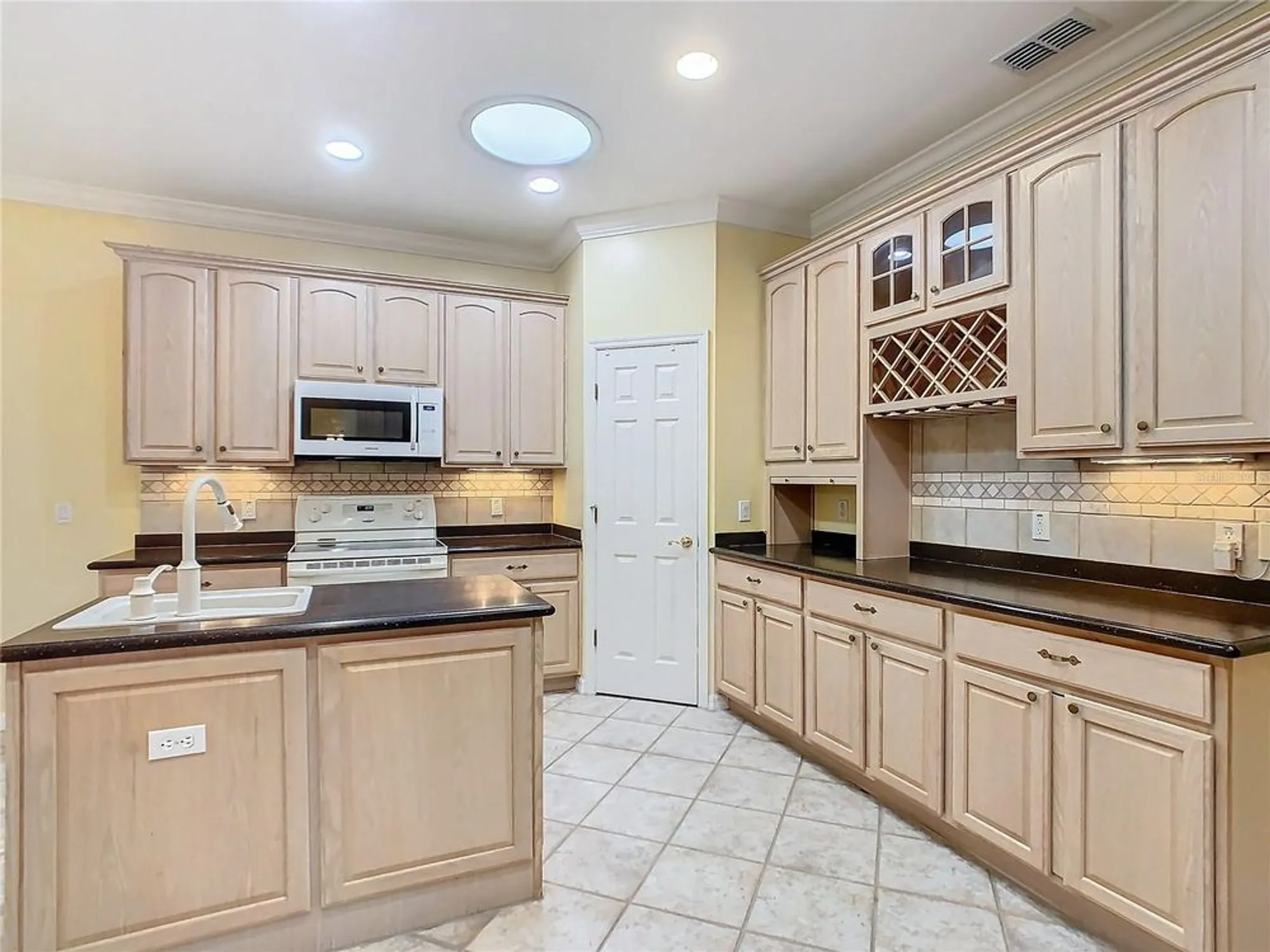 Property Slideshow image 18 of 63 | 100 ventana dr, Kissimmee, FL, 34759