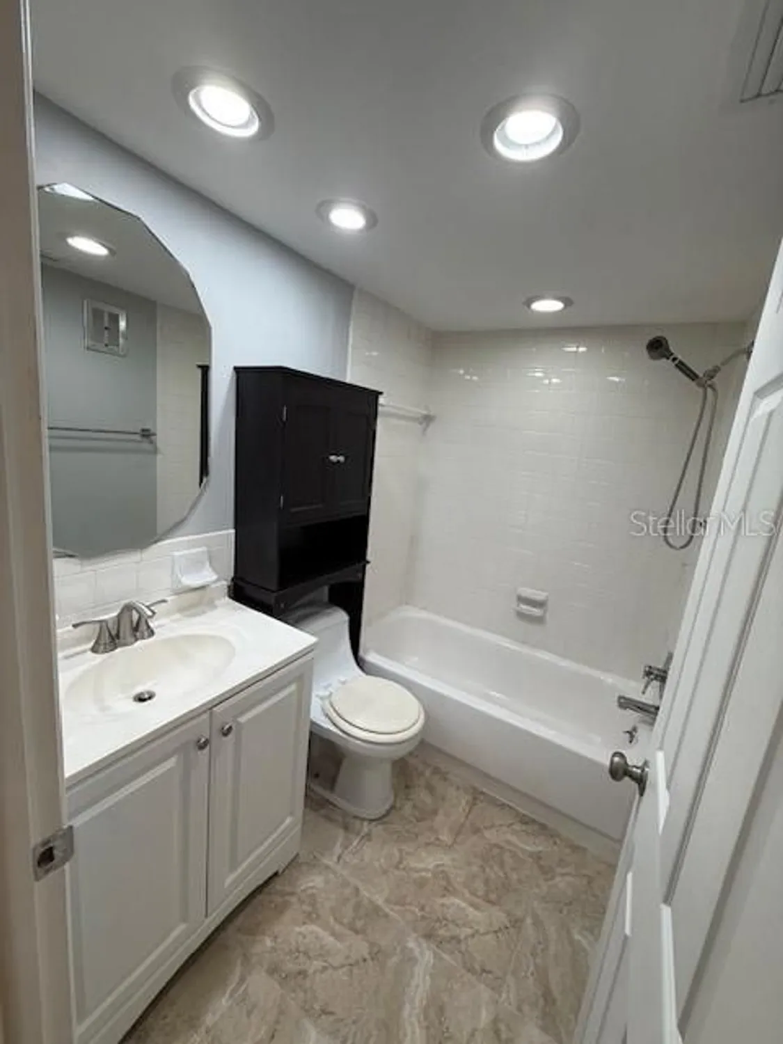 Property Slideshow image 12 of 13 | 1250 s pinellas ave 307, Tarpon Springs, FL, 34689