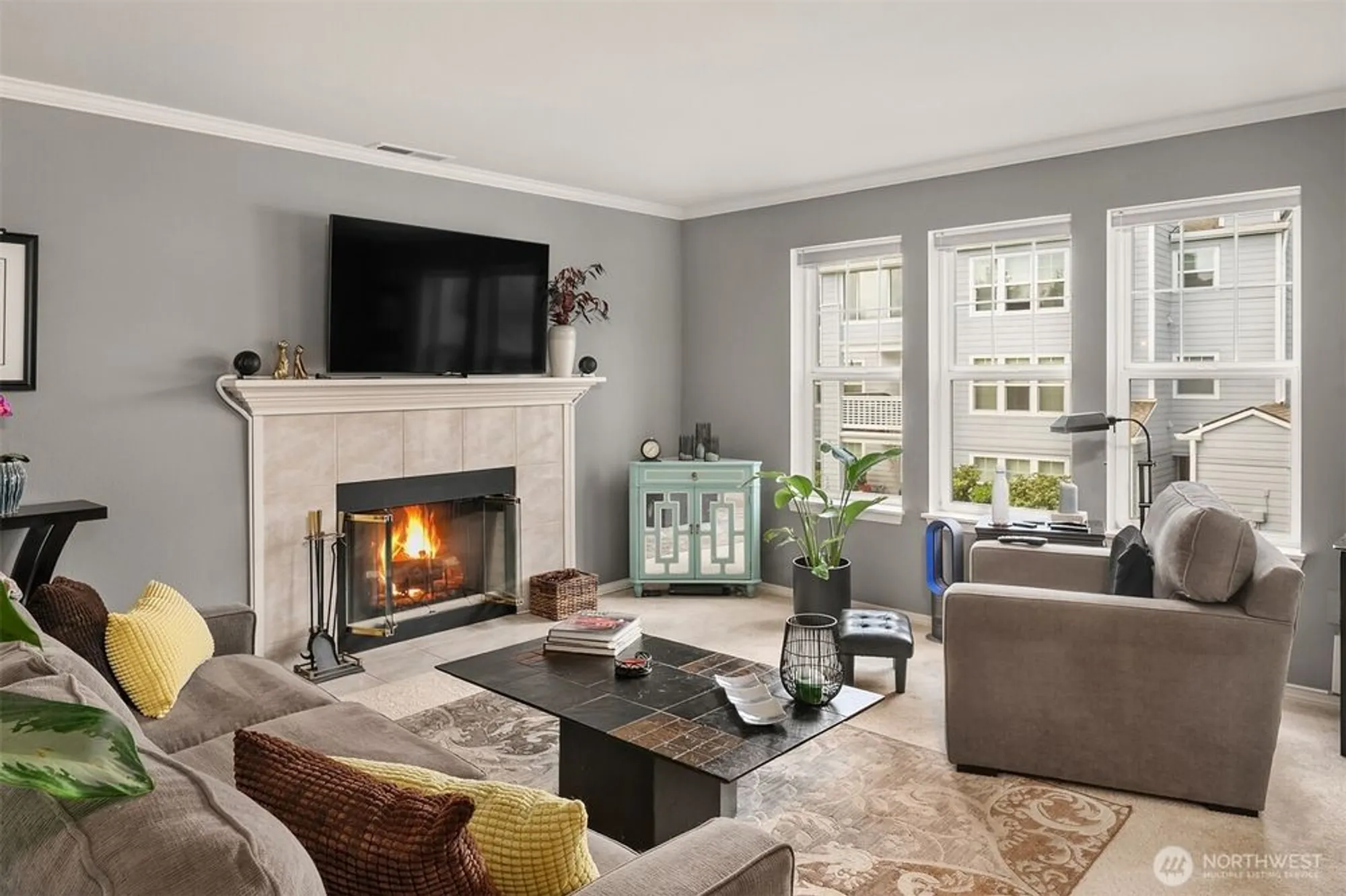 Property Slideshow image 6 of 34 | 4109 224th ln 213, Issaquah, WA, 98029