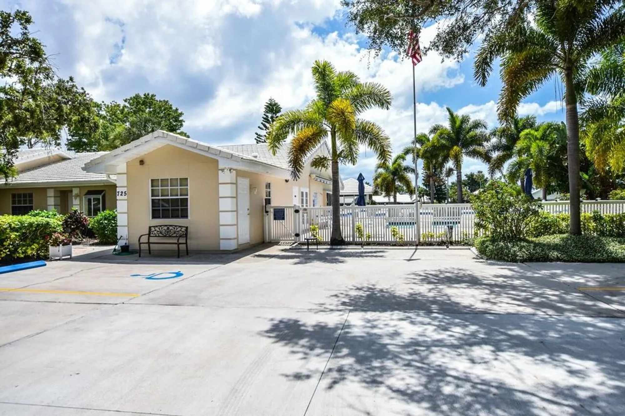 Property Slideshow image 48 of 57 | 745 harrington lake dr 30, Venice, FL, 34293