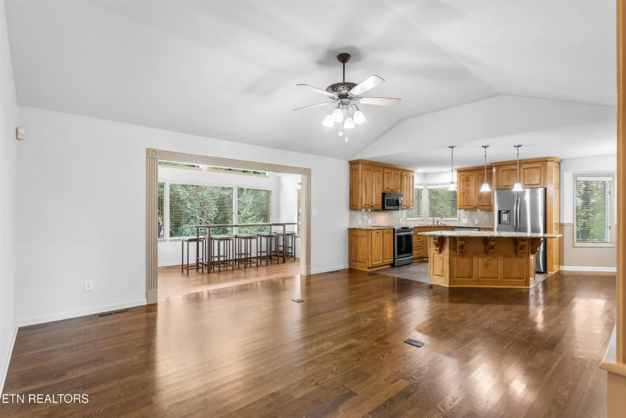 Property Slideshow image 6 of 60 | 407 tecumseh pt, Loudon, TN, 37774