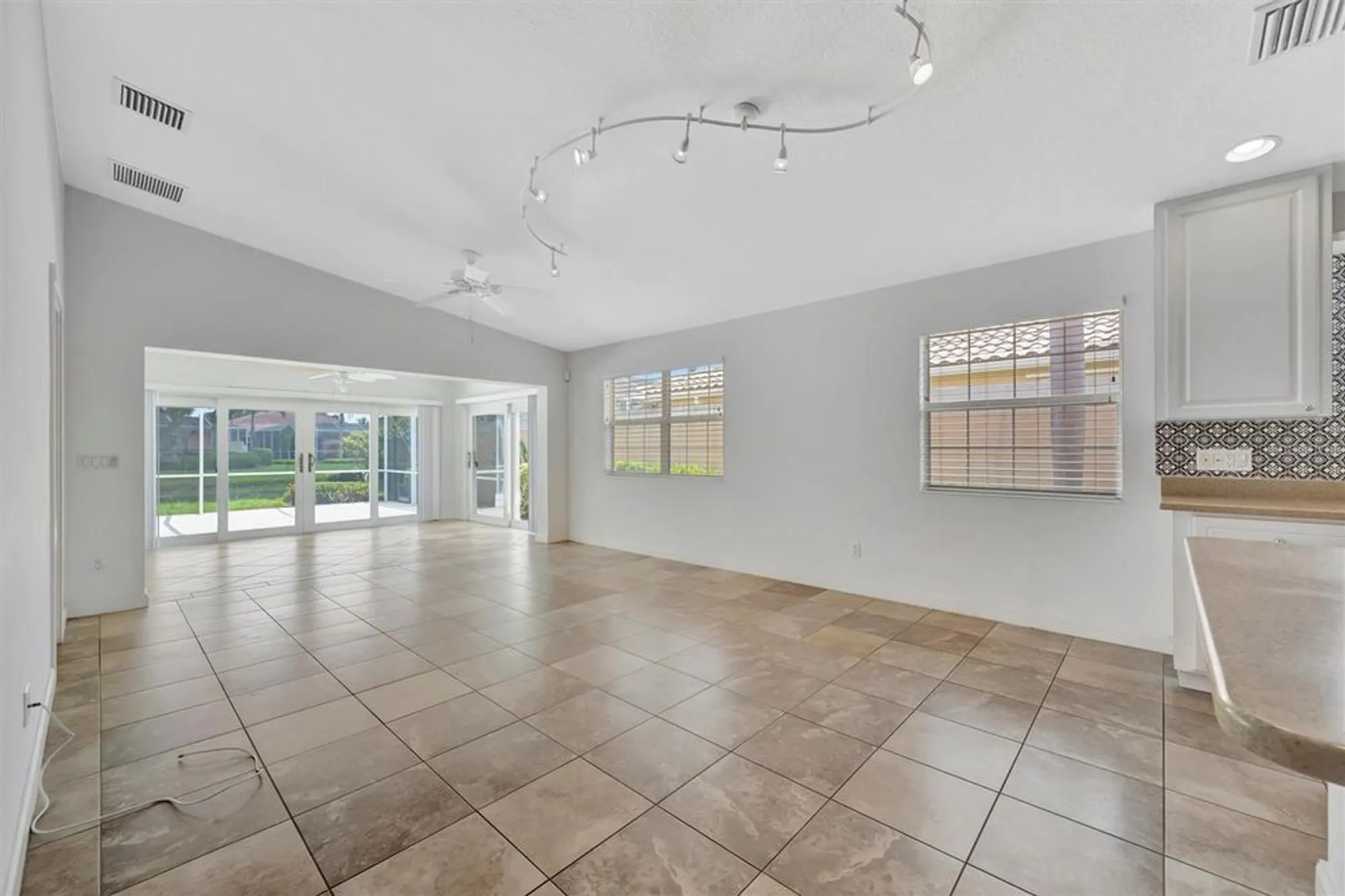 Property Slideshow image 11 of 51 | 5955 benevento dr, Sarasota, FL, 34238