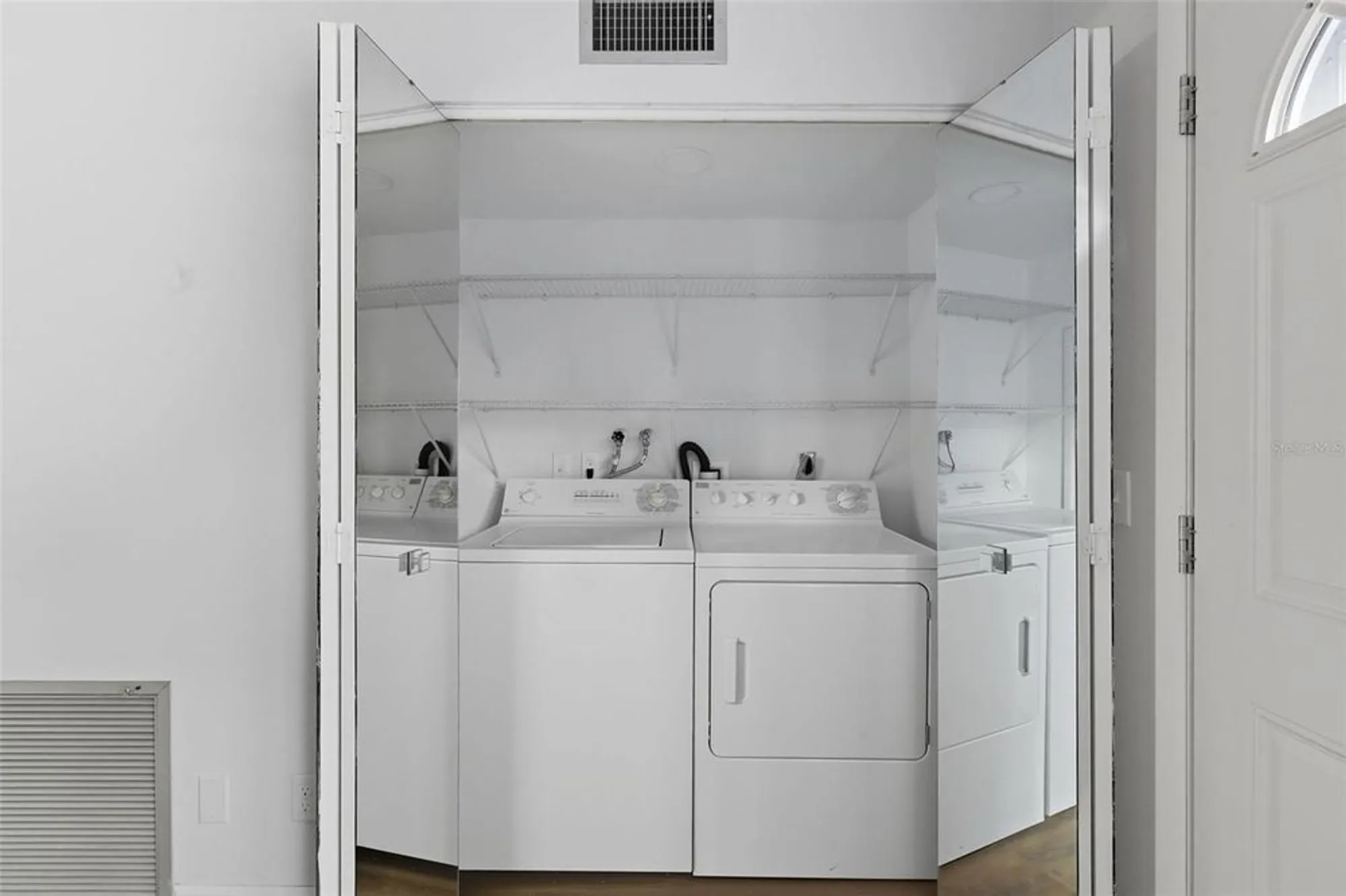 Property Slideshow image 15 of 28 | 2351 irish ln 21, Clearwater, FL, 33763