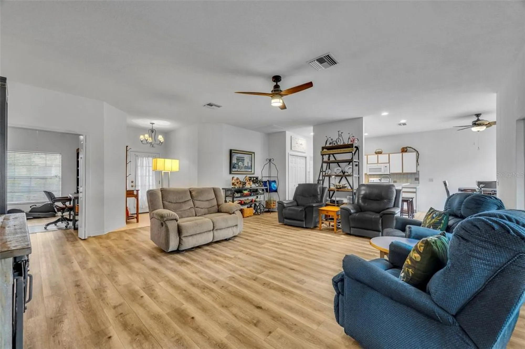 Property Slideshow image 6 of 51 | 4115 aberdeen ln, Lake Wales, FL, 33859