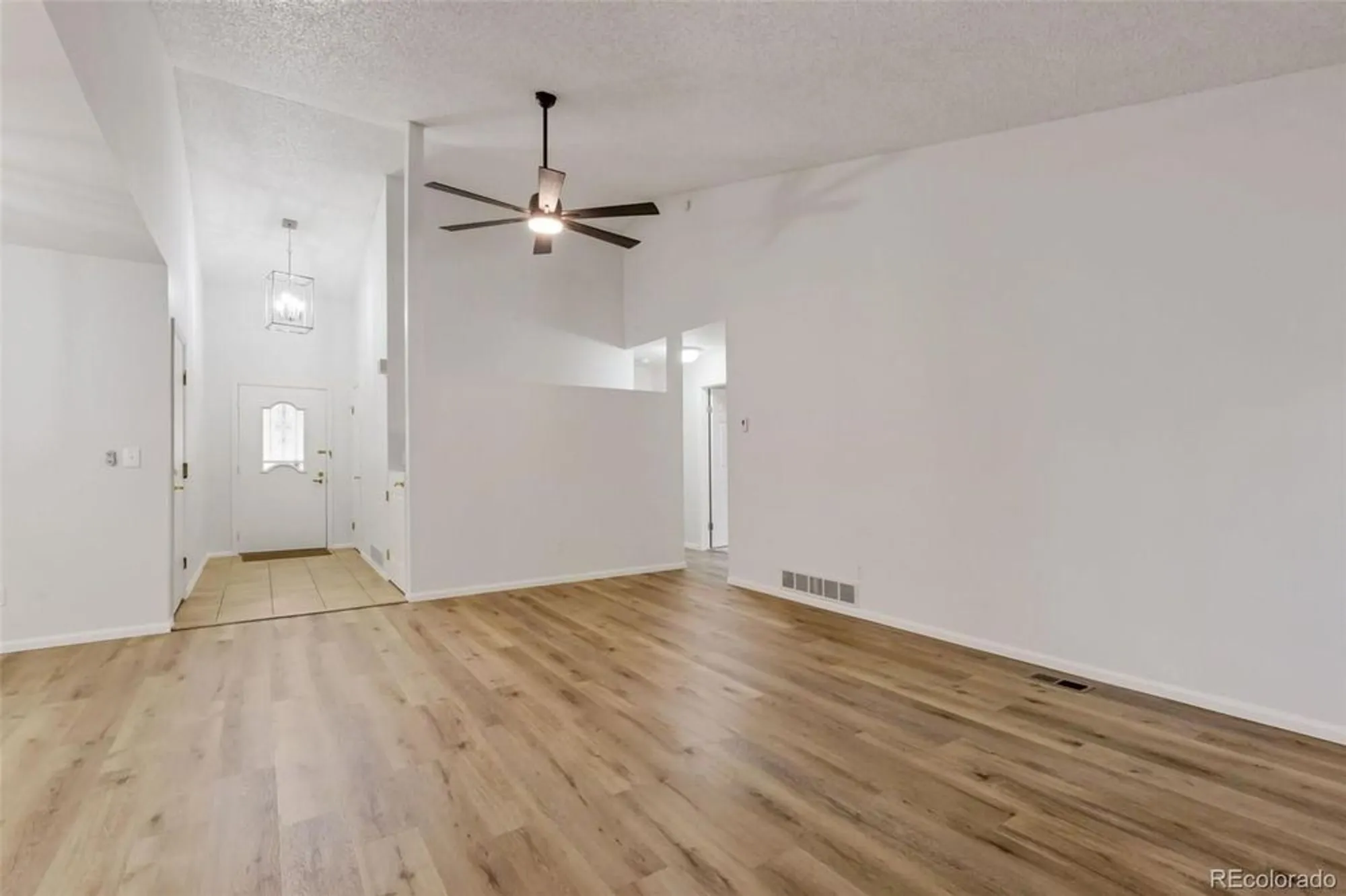 Property Slideshow image 9 of 49 | 13886 e linvale pl, Aurora, CO, 80014