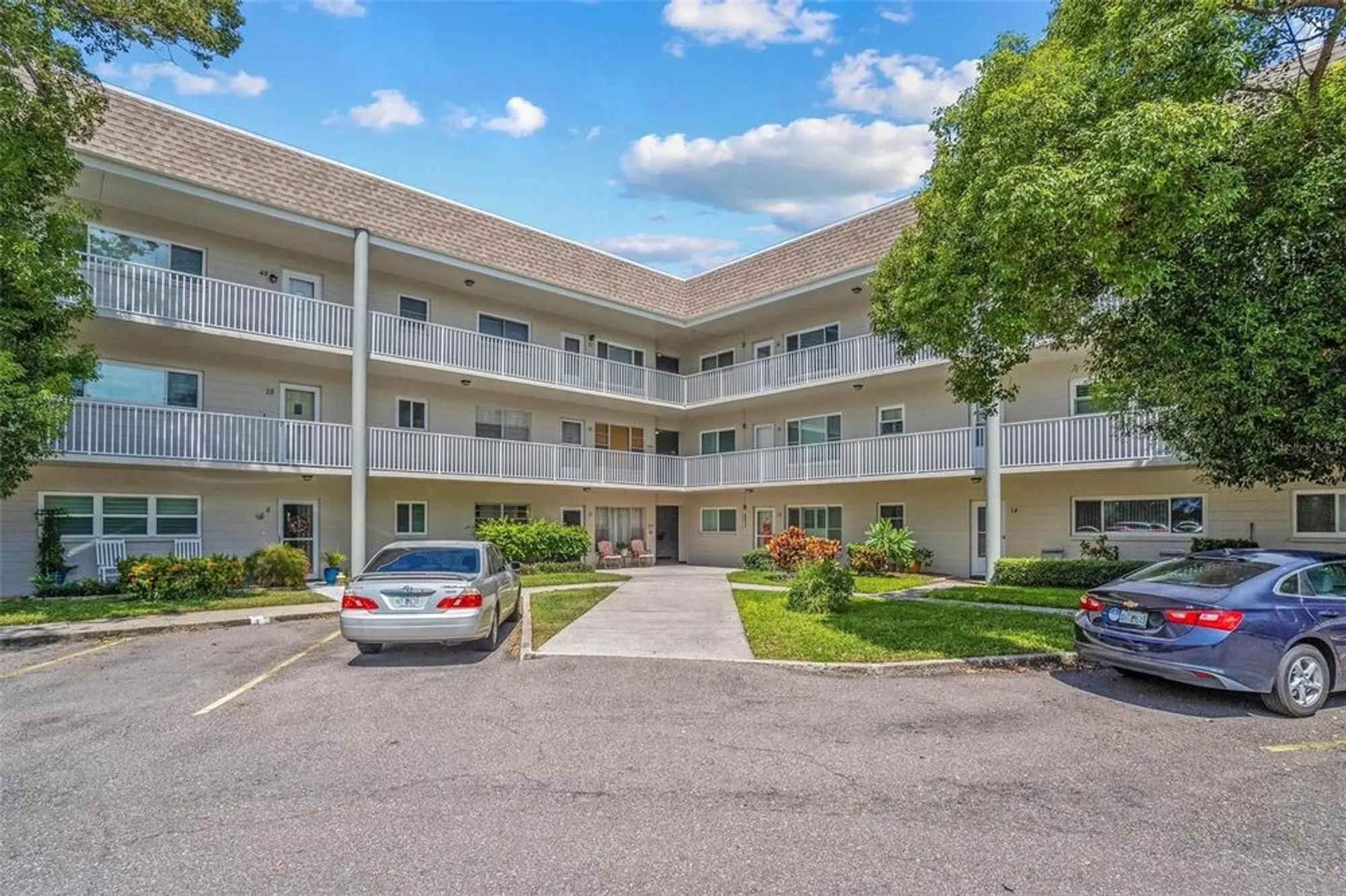 Property Slideshow image 2 of 40 | 2440 world parkway blvd 52, Clearwater, FL, 33763