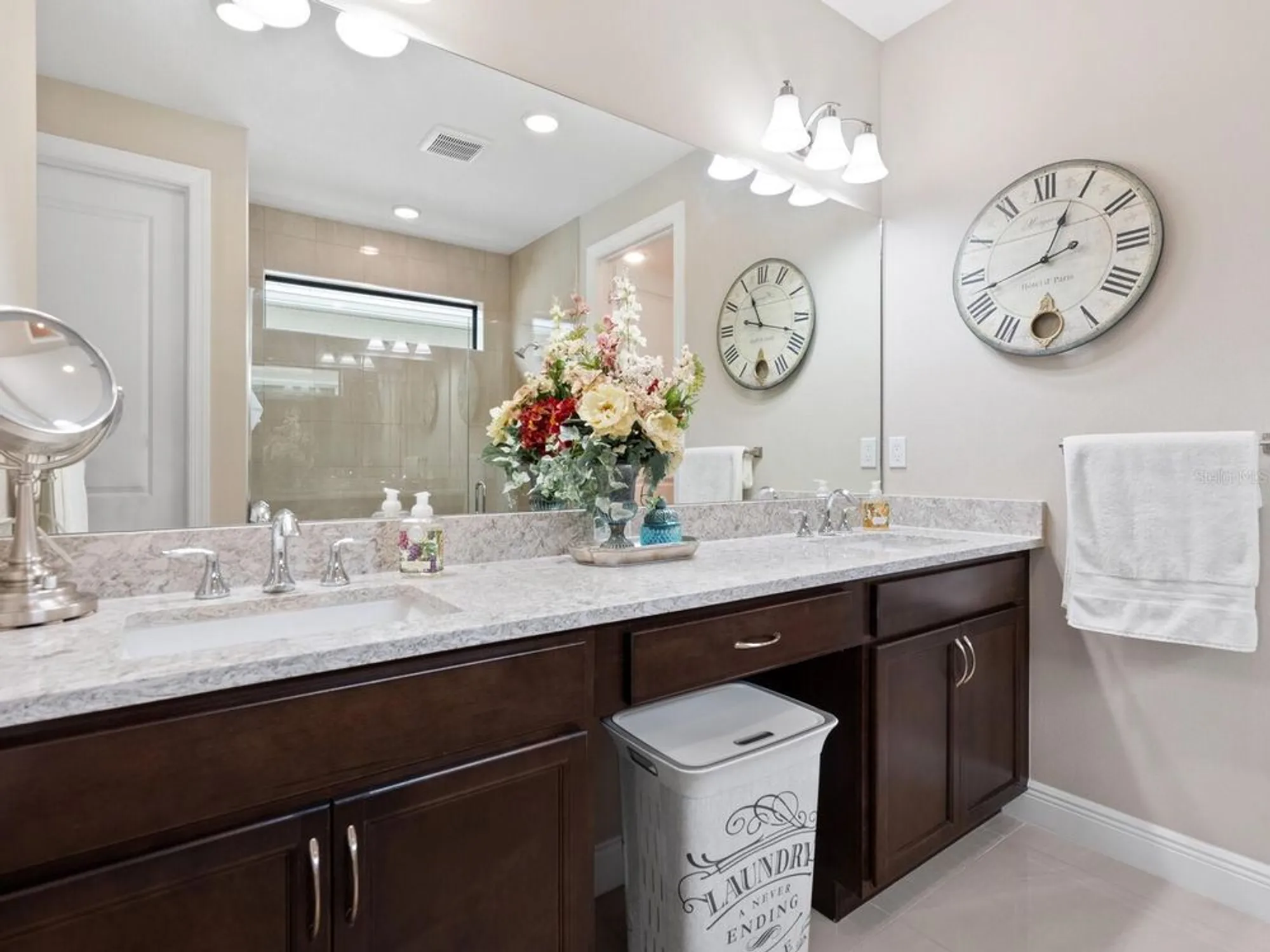 Property Slideshow image 18 of 51 | 4925 surfside cir, Bradenton, FL, 34211