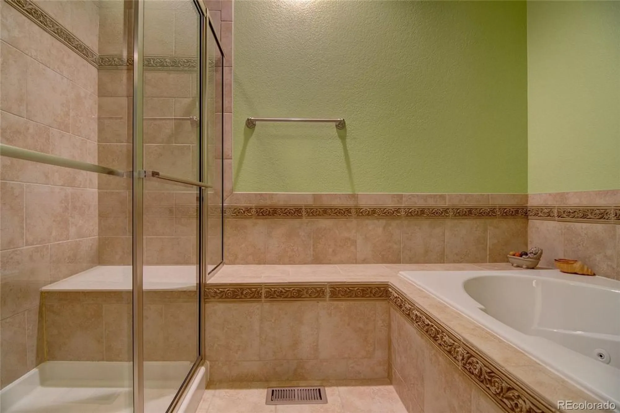 Property Slideshow image 28 of 50 | 8588 w quarles pl, Littleton, CO, 80128