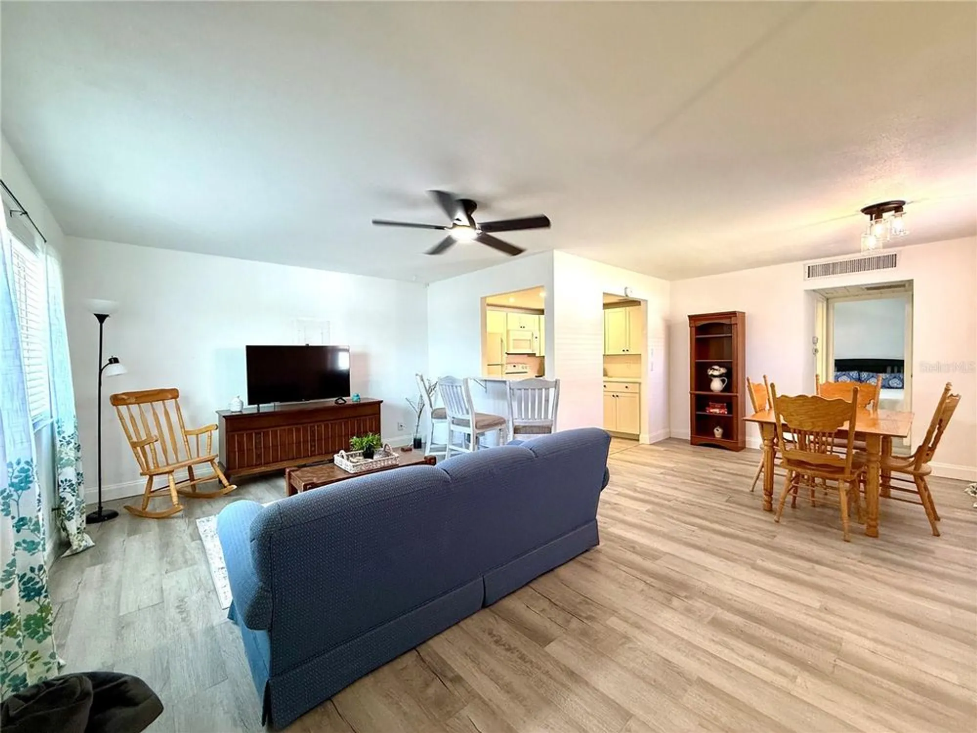 Property Slideshow image 8 of 28 | 1802 bedford ln 7, Sun City Center, FL, 33573