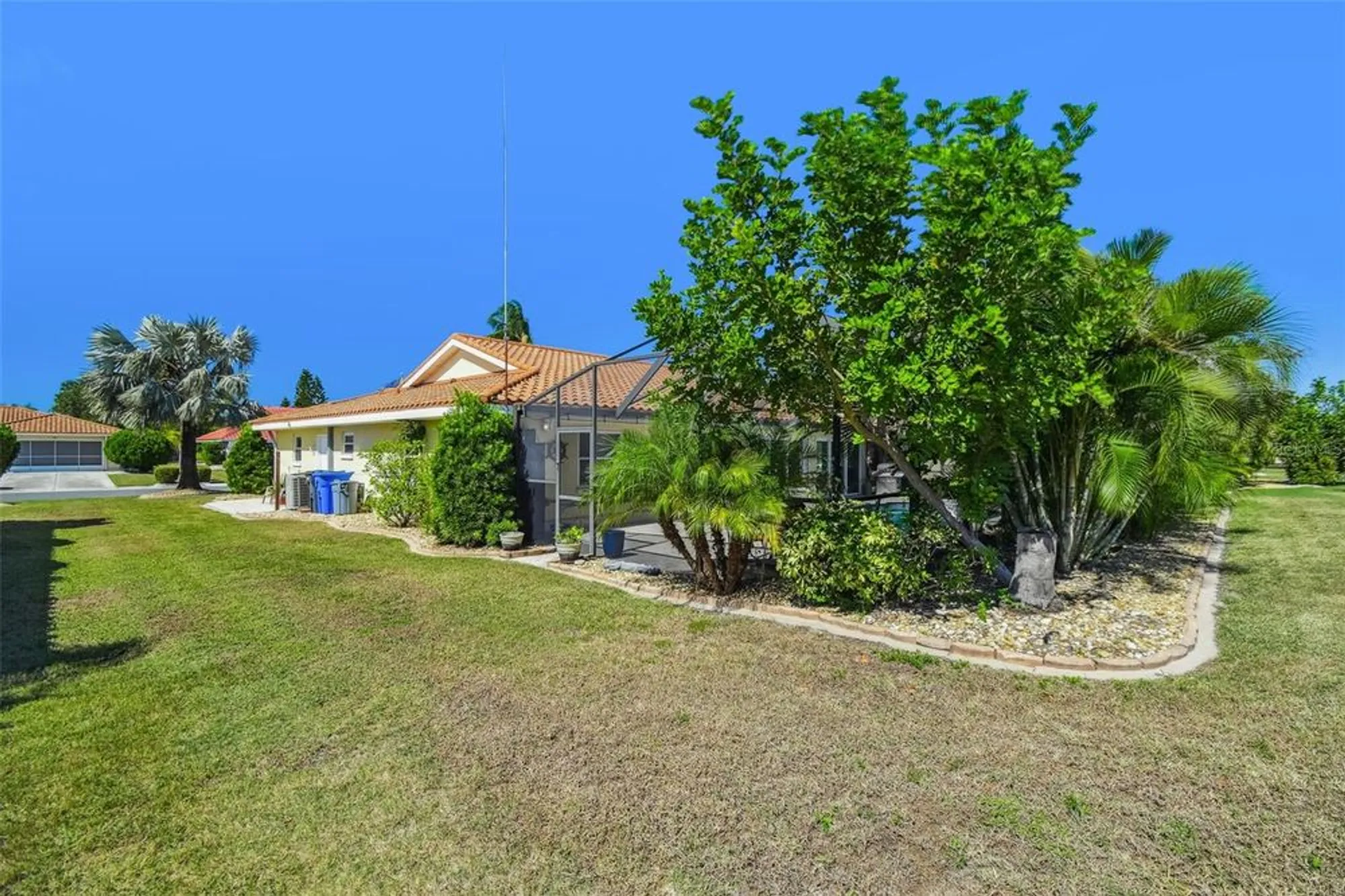 Property Slideshow image 33 of 62 | 706 plumbrook rd, Sun City Center, FL, 33573