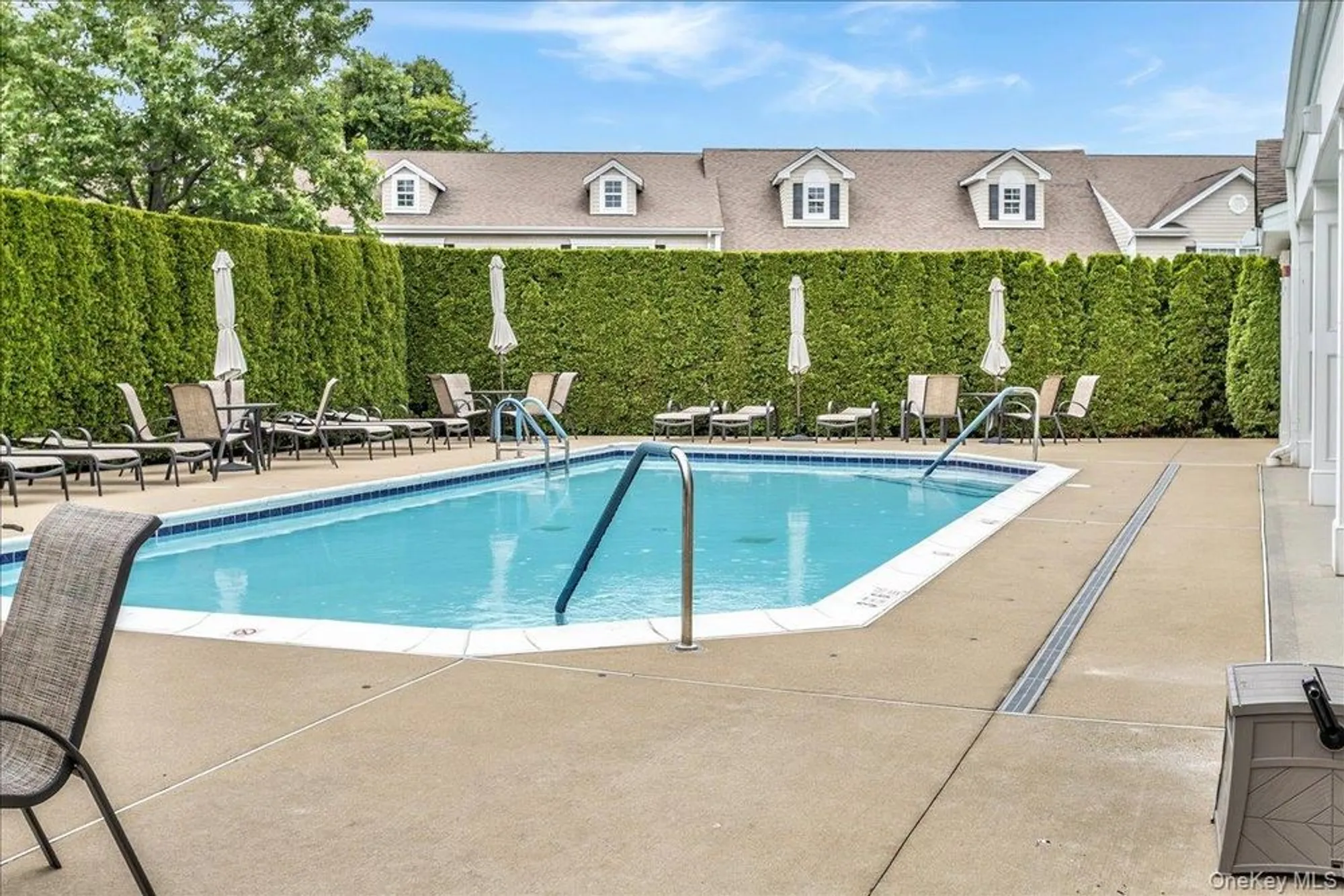 Property Slideshow image 18 of 20 | 802 willow ln uppr level, Valley Stream, NY, 11580