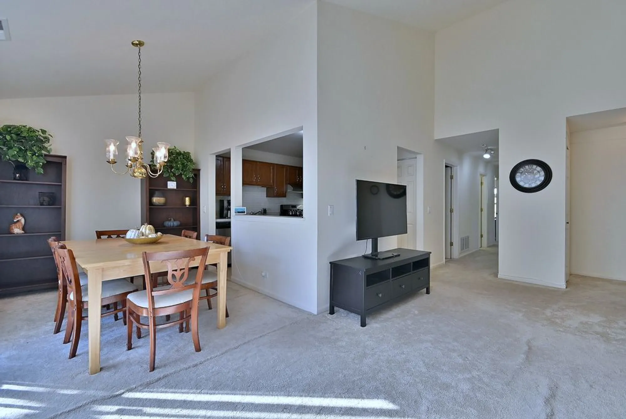 Property Slideshow image 9 of 27 | 509 aberdeen ln c, Prospect Heights, IL, 60070