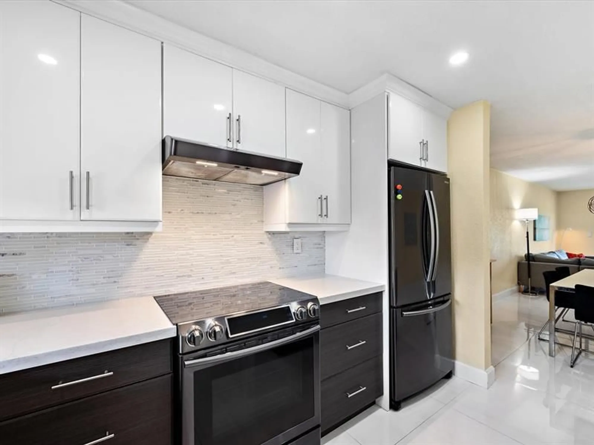 Property Slideshow image 10 of 44 | 9300 n hollybrook lake dr 303, Pembroke Pines, FL, 33025