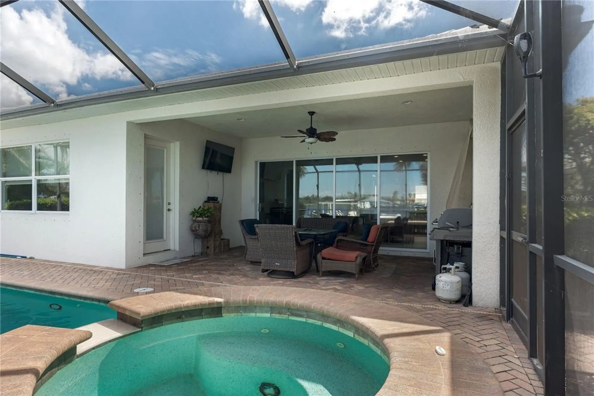 Property Slideshow image 23 of 56 | 5040 lake overlook ave, Bradenton, FL, 34208