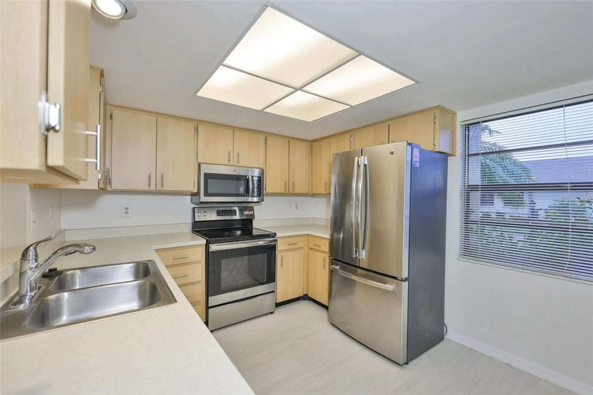 Property Slideshow image 7 of 87 | 2122 hereford dr # 511, Sun City Center, FL, 33573