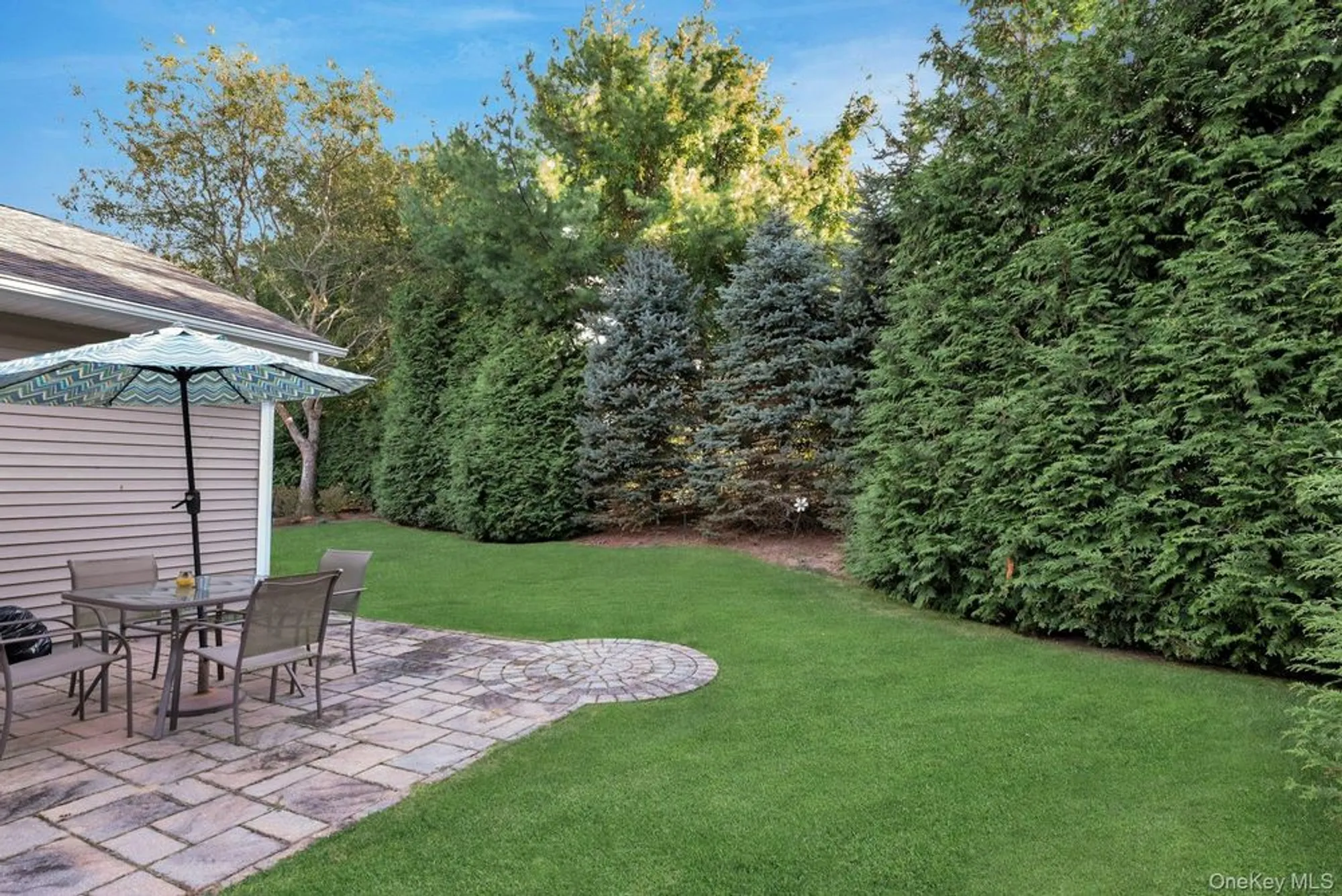 Property Slideshow image 6 of 24 | 159 stoneleigh dr, Riverhead, NY, 11901