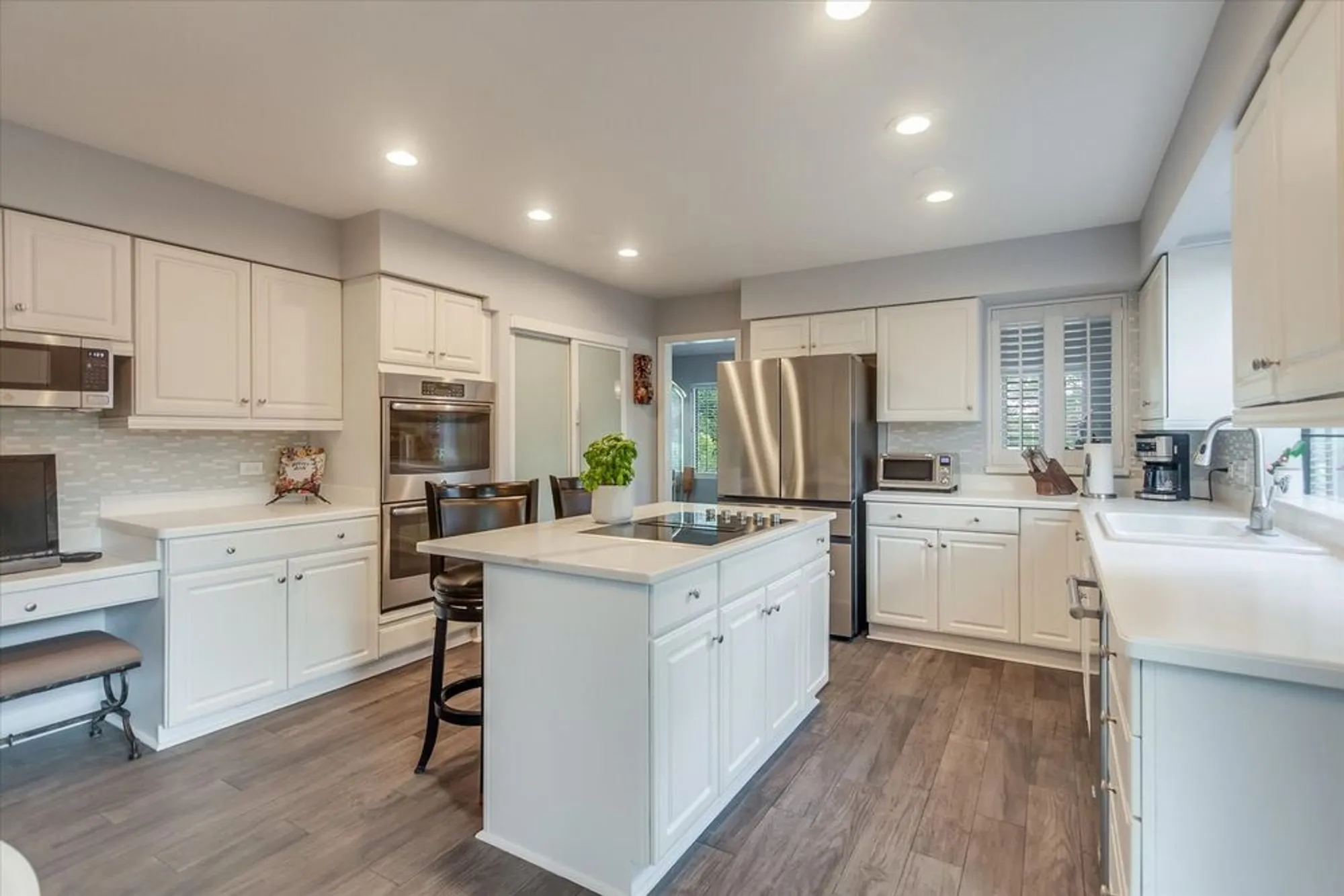 Property Slideshow image 11 of 42 | 970 longmeadow ct, Lake Barrington, IL, 60010