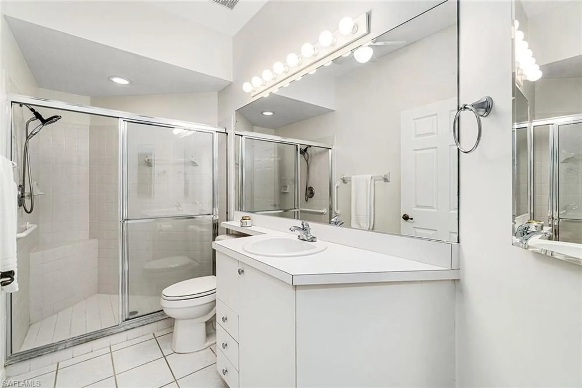 Property Slideshow image 10 of 19 | 3365 wildwood lake cir, Bonita Springs, FL, 34134