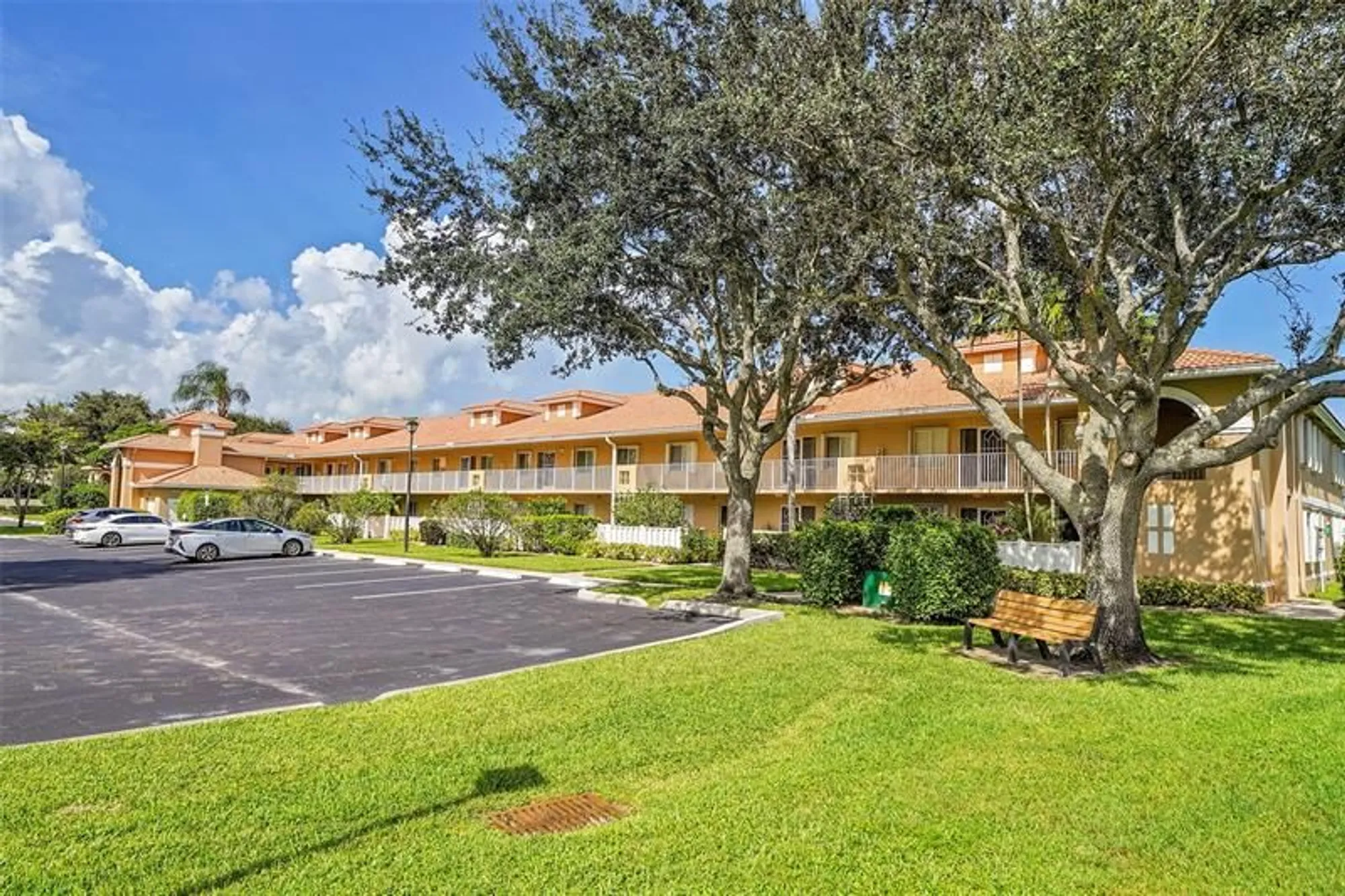 Property Slideshow image 2 of 36 | 5876 regal glen dr 201, Boynton Beach, FL, 33437