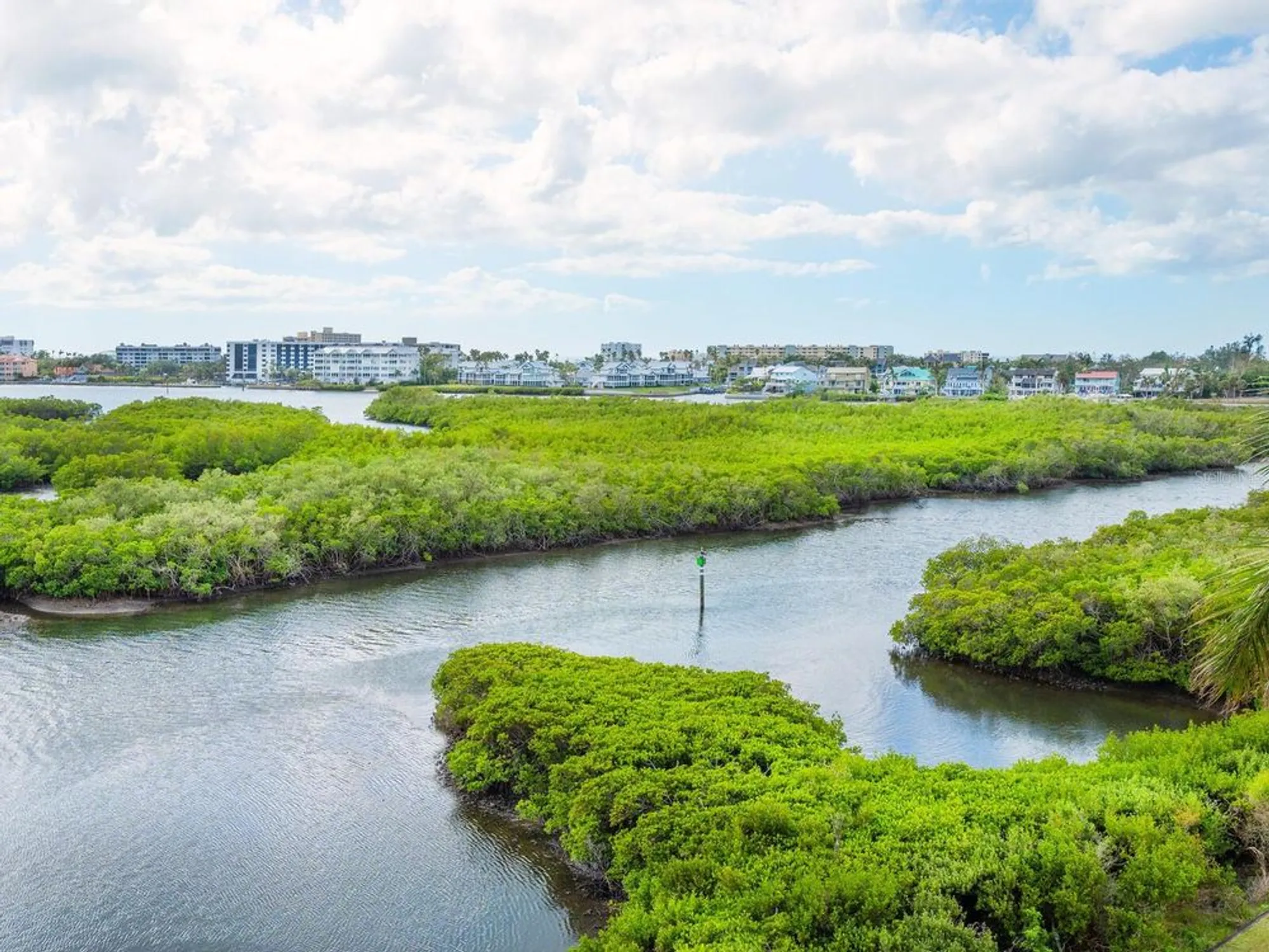 Property Slideshow image 6 of 38 | 5440 eagles point cir 405, Sarasota, FL, 34231