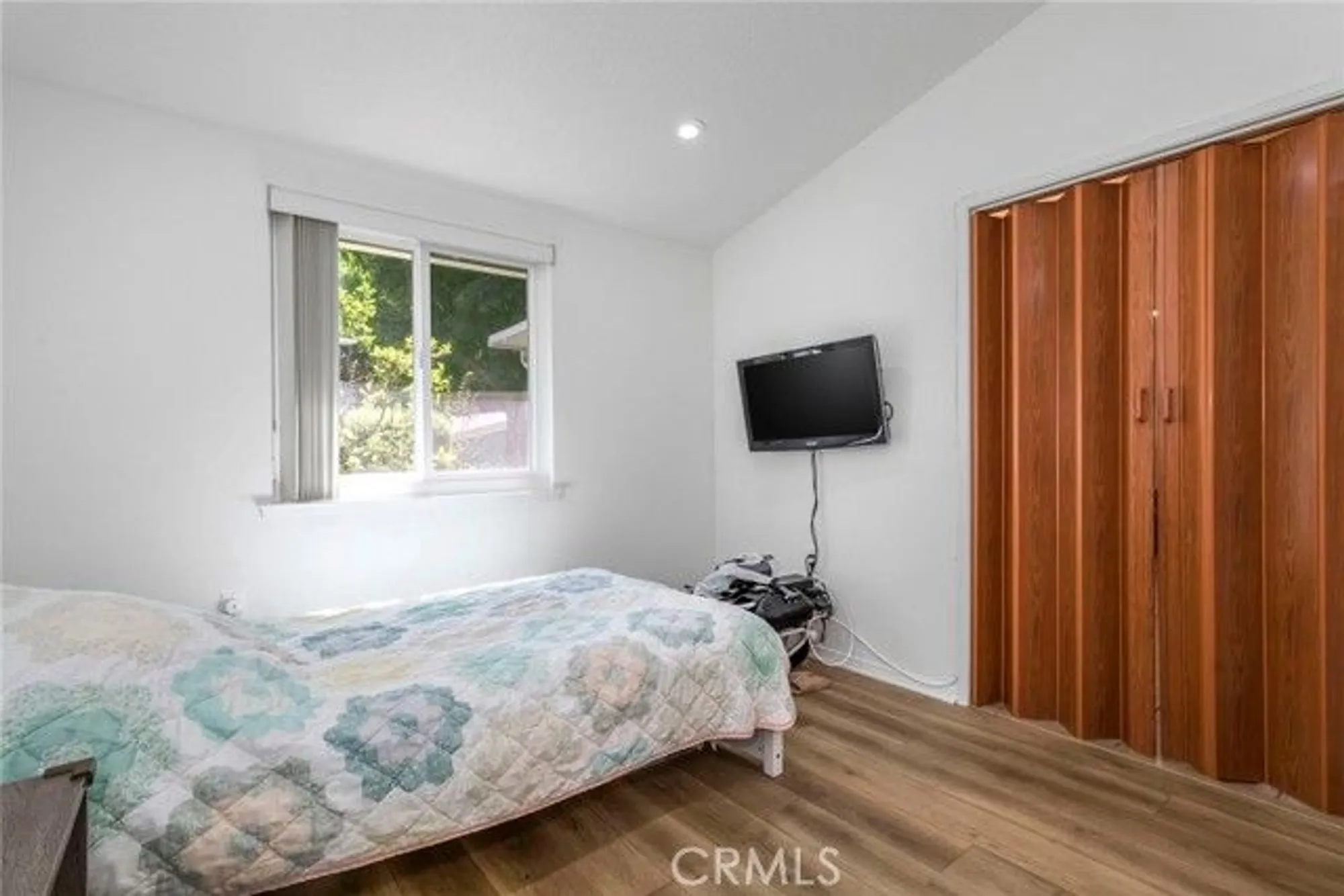 Property Slideshow image 19 of 35 | 19124 avenue of the oaks a, Newhall, CA, 91321